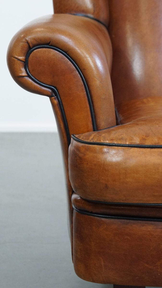 Sierlijke Schapenleren Oorfauteuil Met Zwarte Biezen En Klassieke Vormen image 10