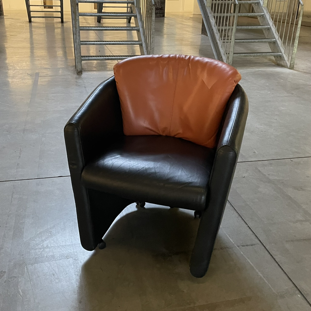 Leolux Suva Vintage Leather Orange And Black image 3