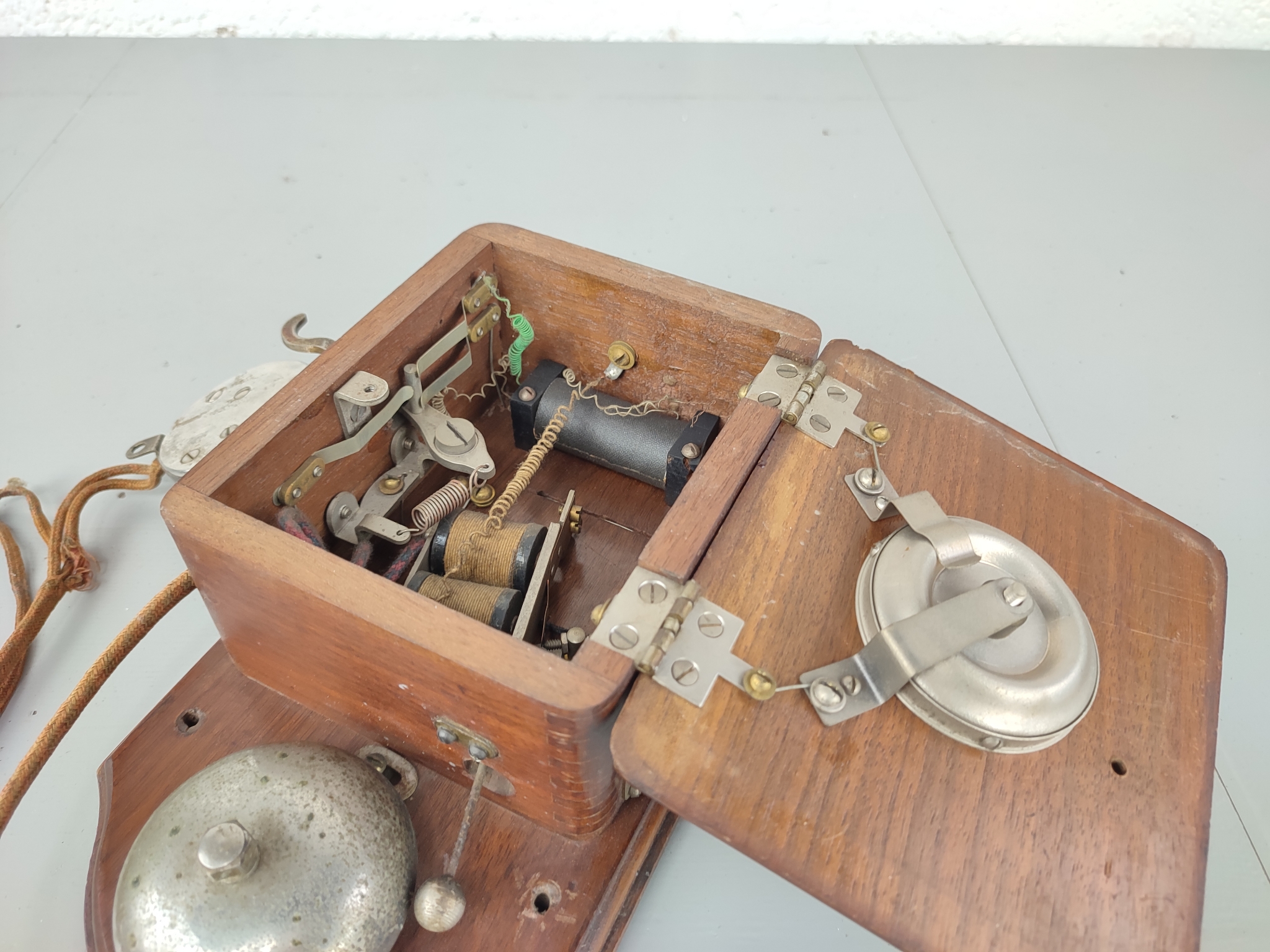 Antieke Houten Wandtelefoon image 6