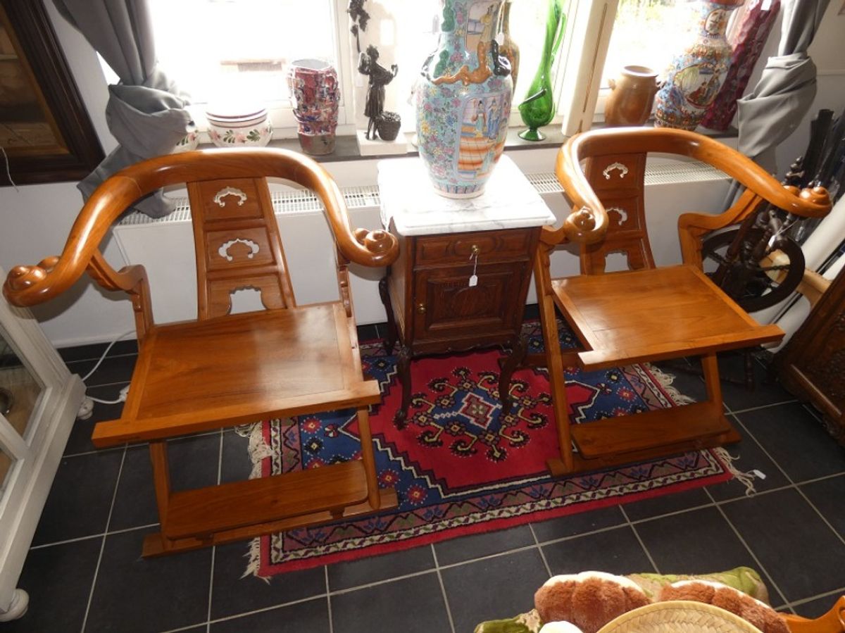 2 Oosterse Boeddisten Armstoelen In Tropisch Hout. image 8