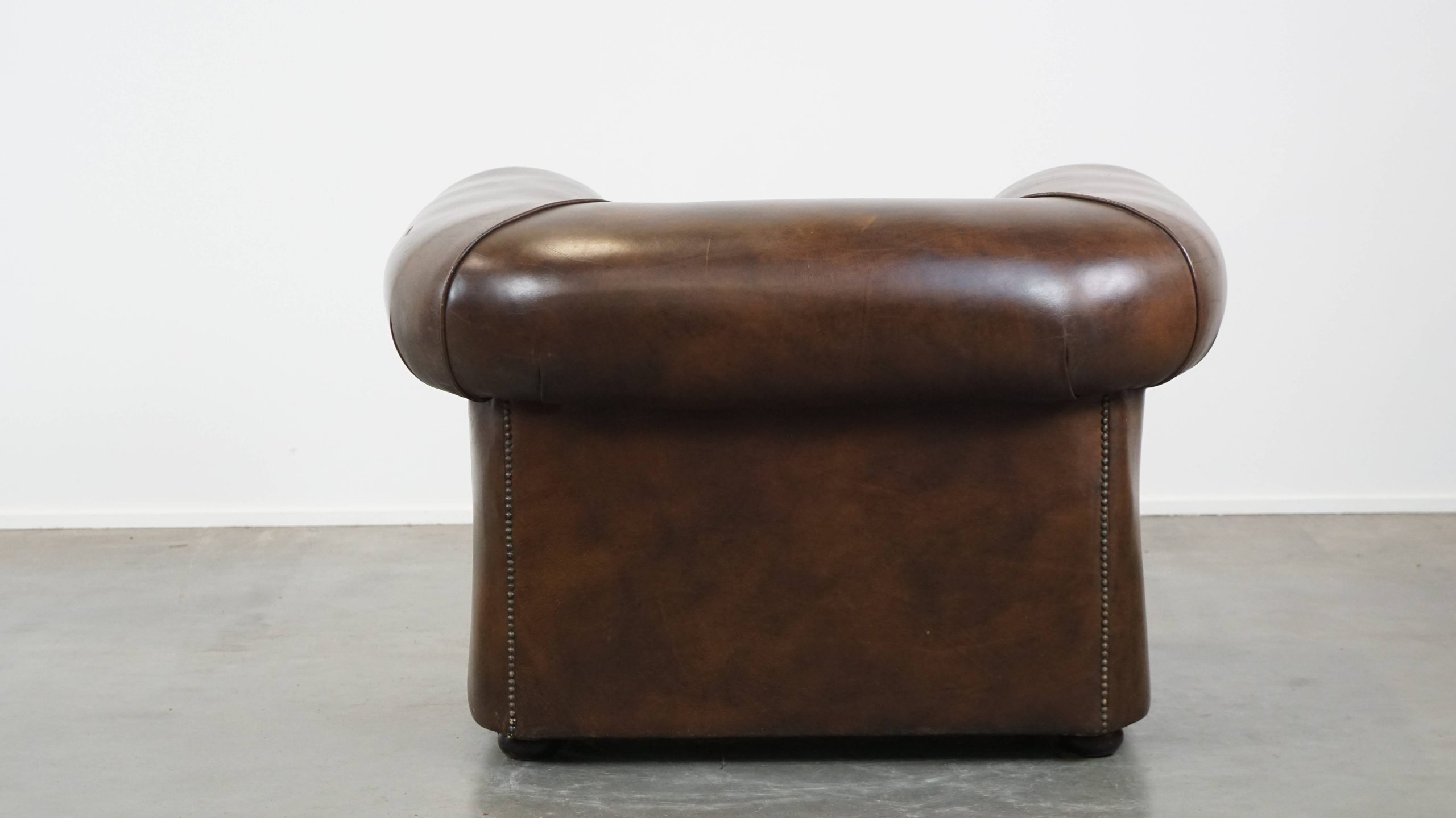 Grote, Correct Afgewerkte Vintage Donkere Gladde Rundleren Engelse Stijl Chesterfield Fauteuil image 4