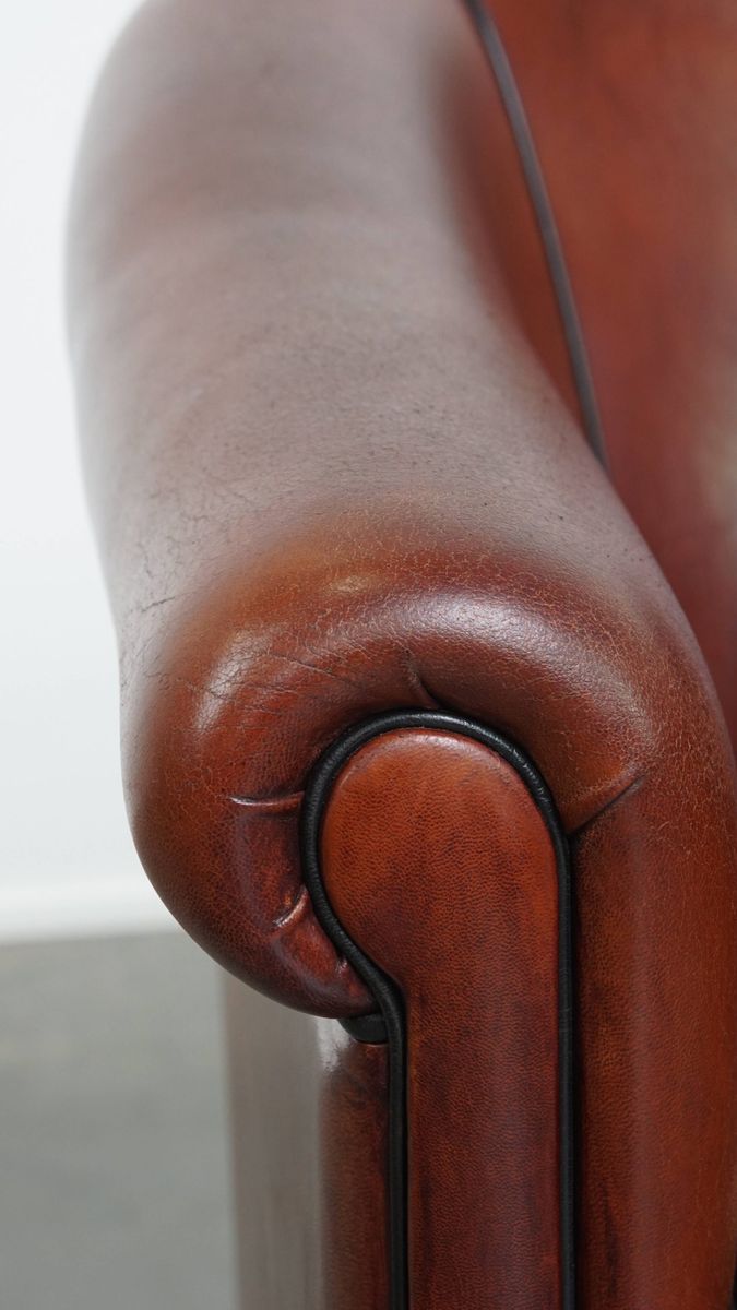Mooie Tijdloze Schapenleren Clubfauteuil In Een Warme Diepe Kleur En Afgewerkt Met Zwarte Biezen image 10