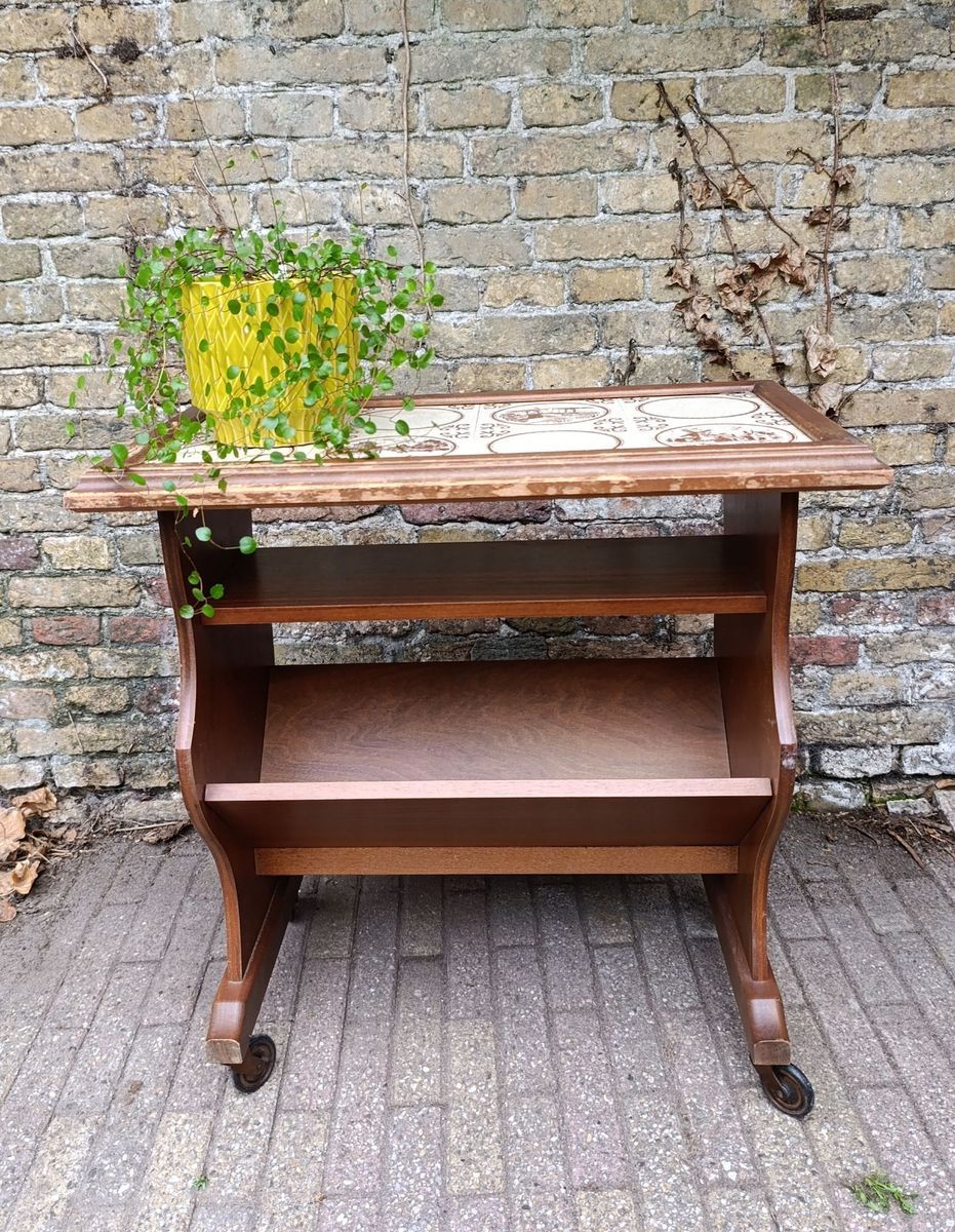 Charmant Frans Vintage Bijzettafeltje Lectuurbak Met Wieltjes En Tegels image 2