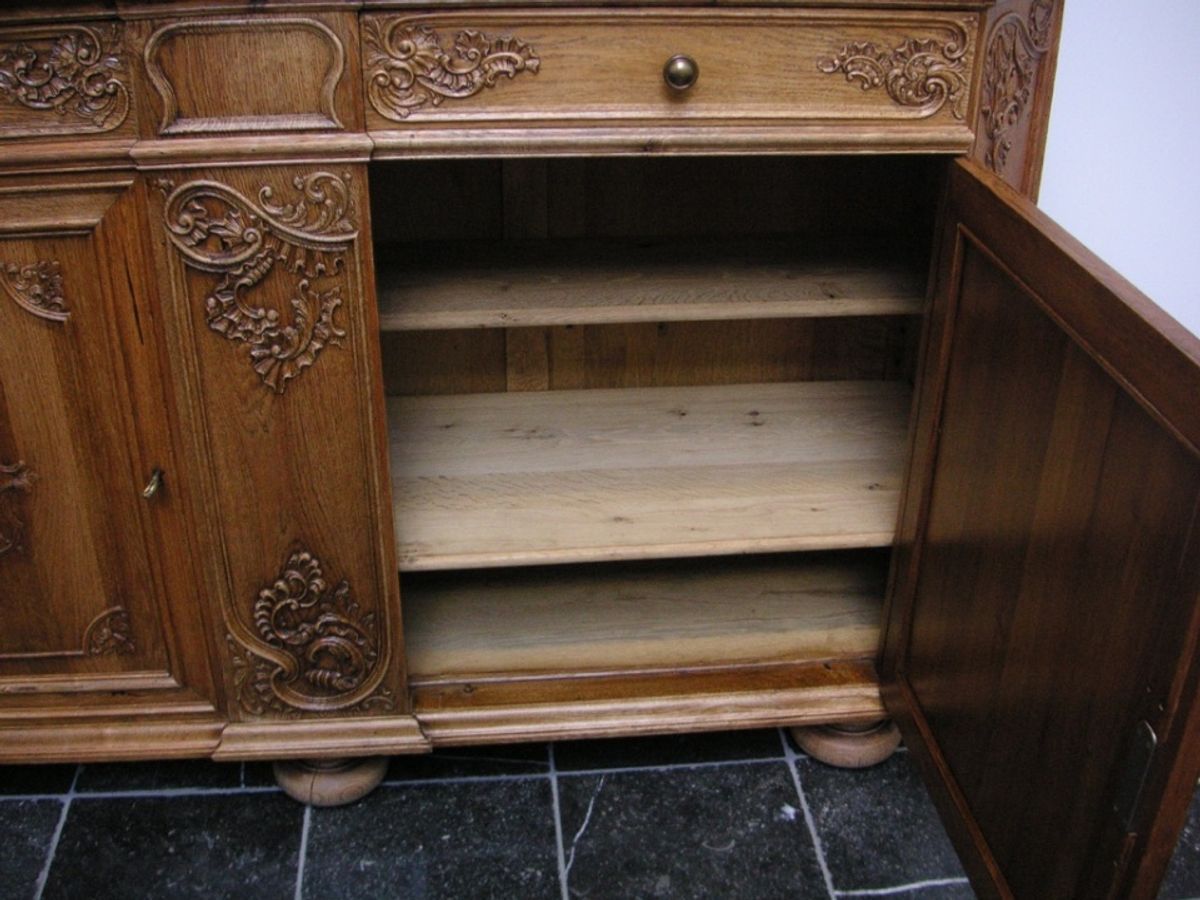 Massief Eiken Vitrinekast In Luikse Stijl; Handgemaakt In België. image 3