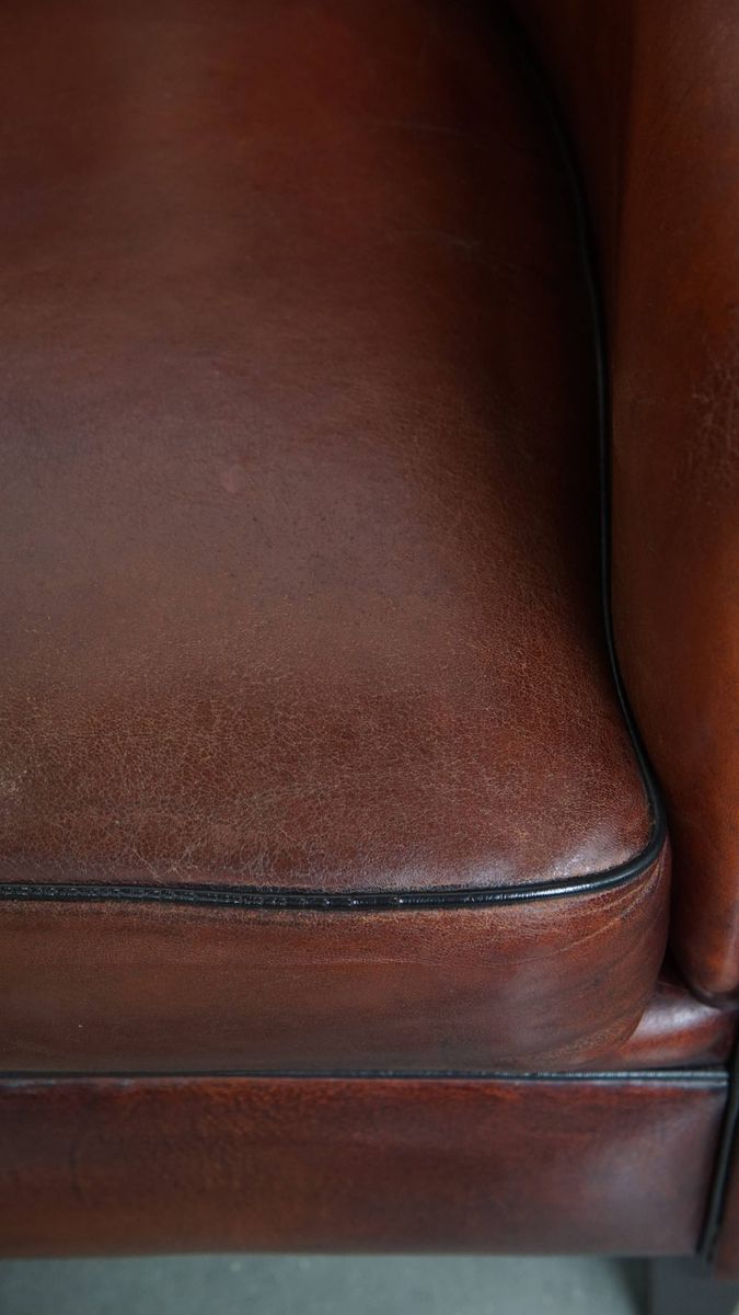 Mooie Tijdloze Schapenleren Clubfauteuil In Een Warme Diepe Kleur En Afgewerkt Met Zwarte Biezen image 12
