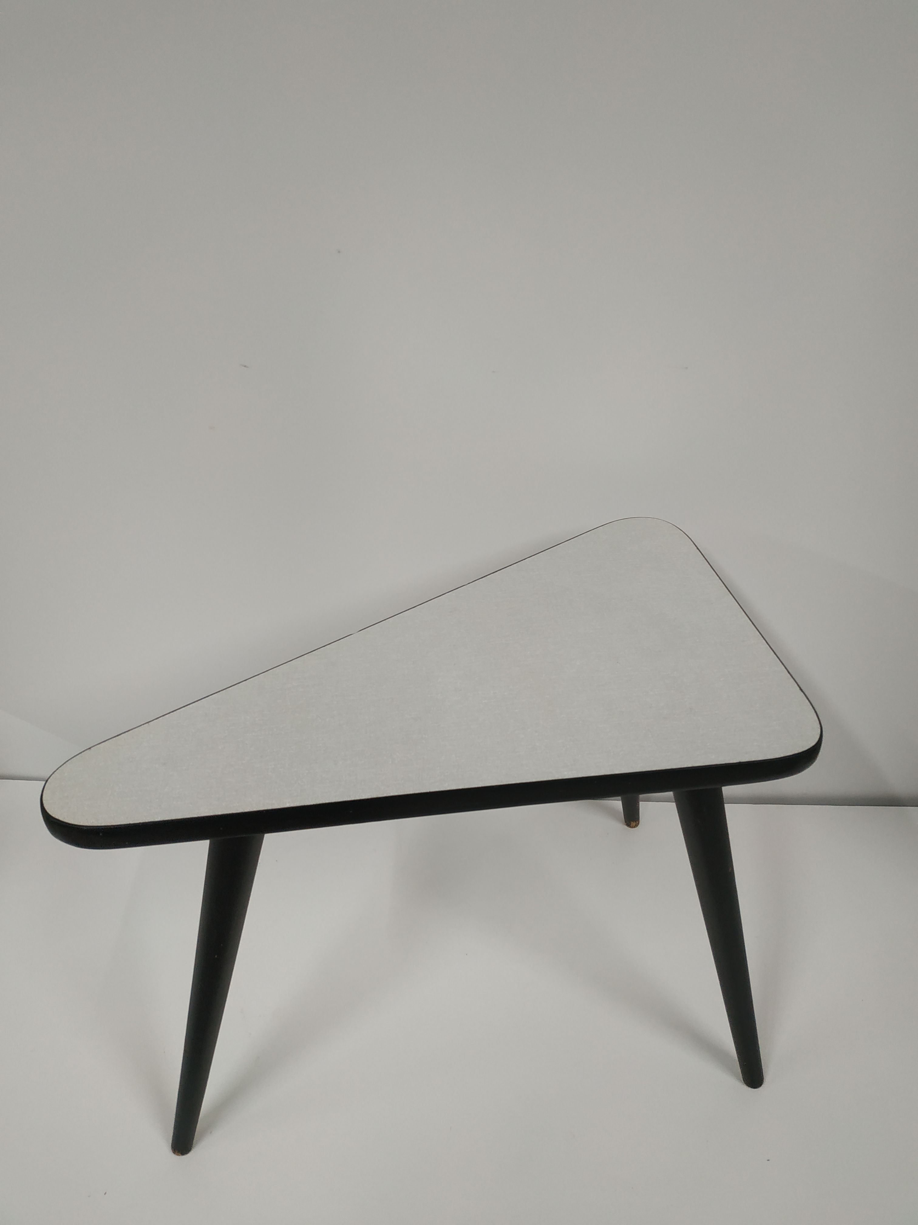 Formica 'Driehoekig' Koffietafeltje Bijzettafeltje image 2