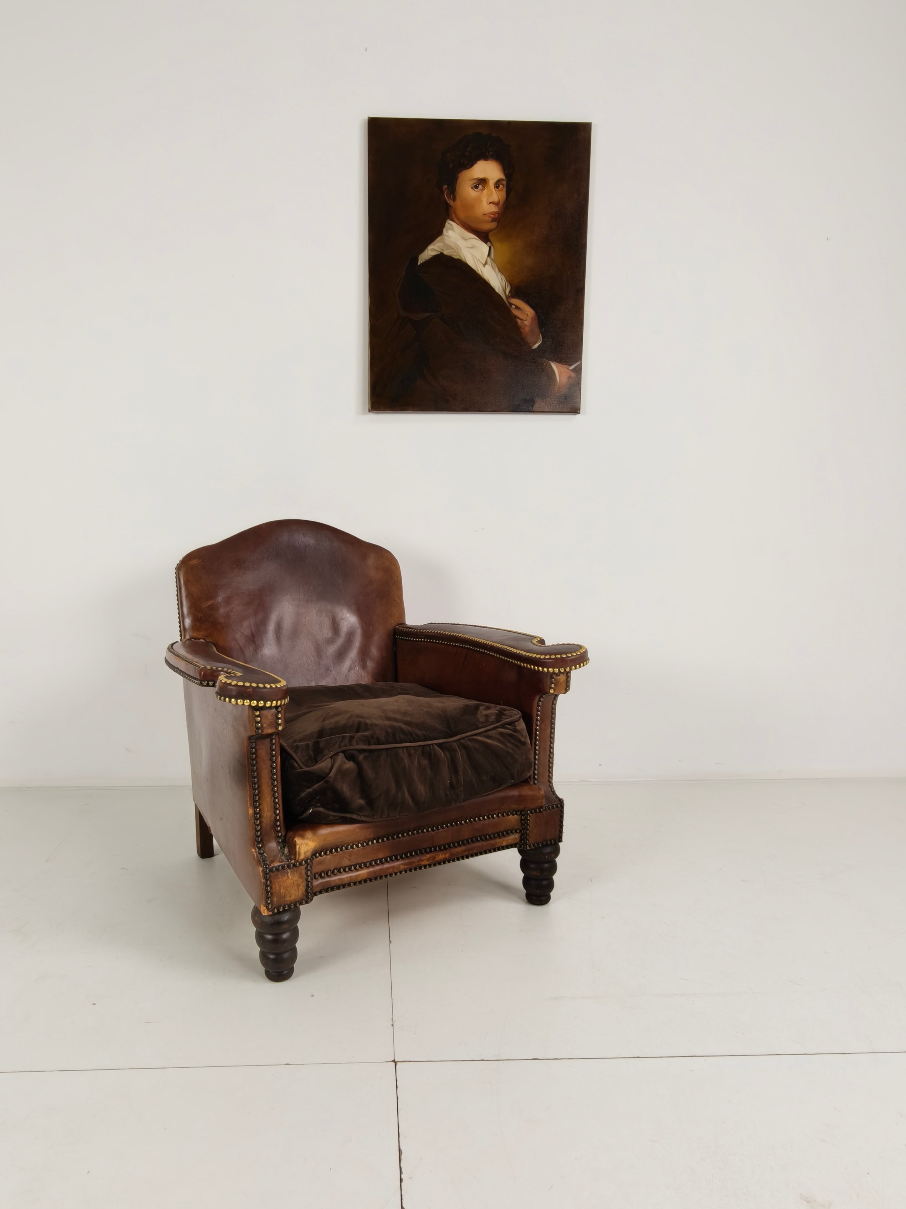 Antieke Leren Clubstoel Met Studs image 3