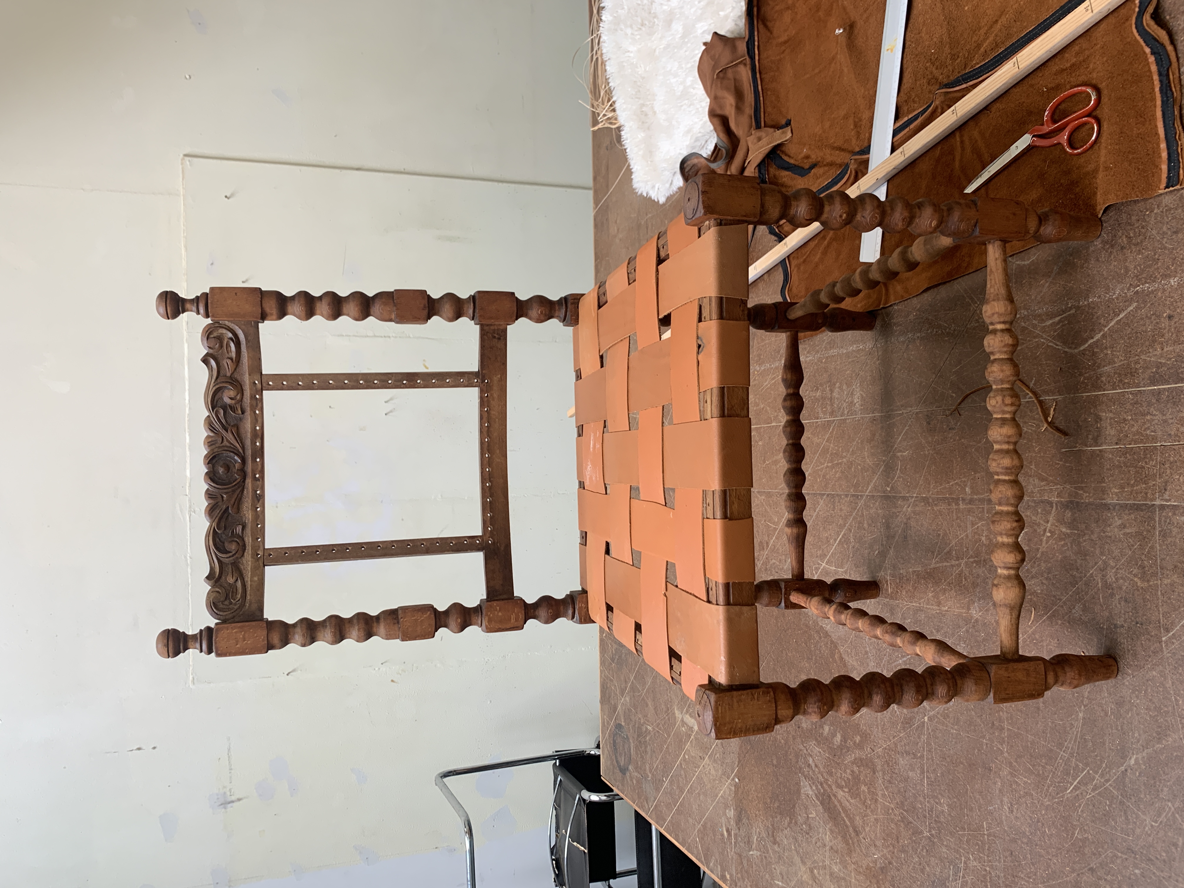 Antieke Houten Spijlenstoel Vs Speels Designobject image 8