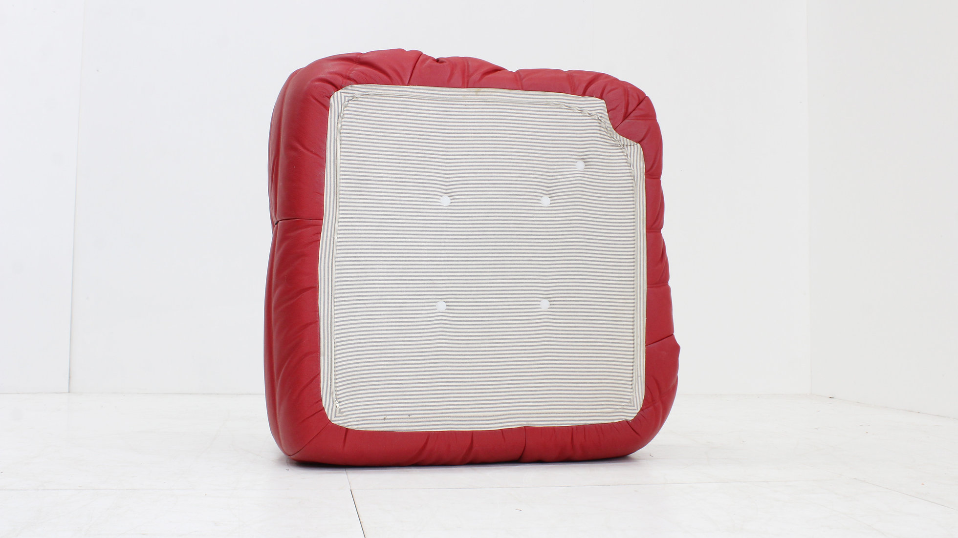 Togo Corner Chair Red Leather By Michel Ducaroy For Ligne Roset image 4