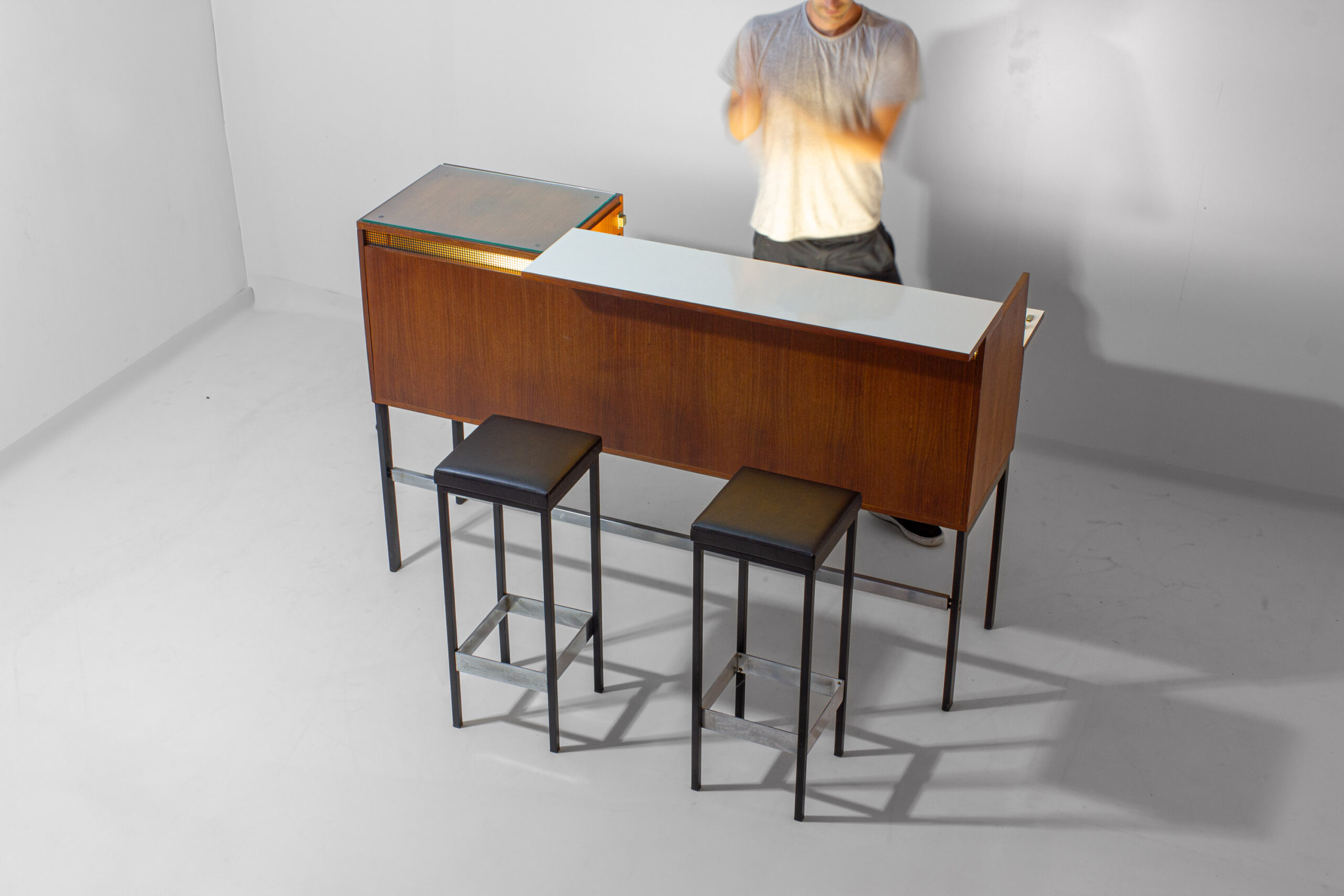 Zeldzame Mid-century Roger De Winter Cocktail Bar In Teak Met Bijhorende Krukken, 1960 image 2