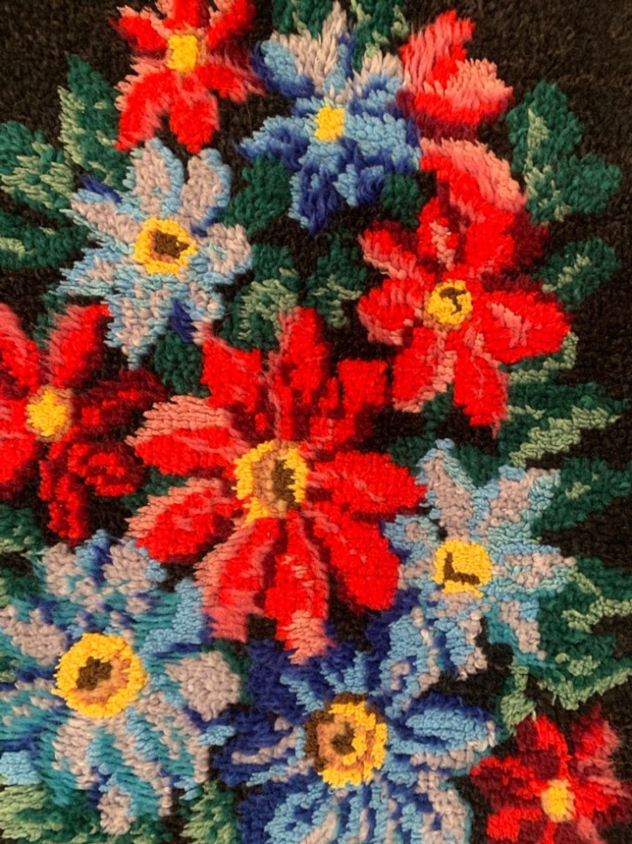 Prachtig Vintage Handgemaakt Wandkleed Met Bloemen In Sprekende Kleuren. image 7