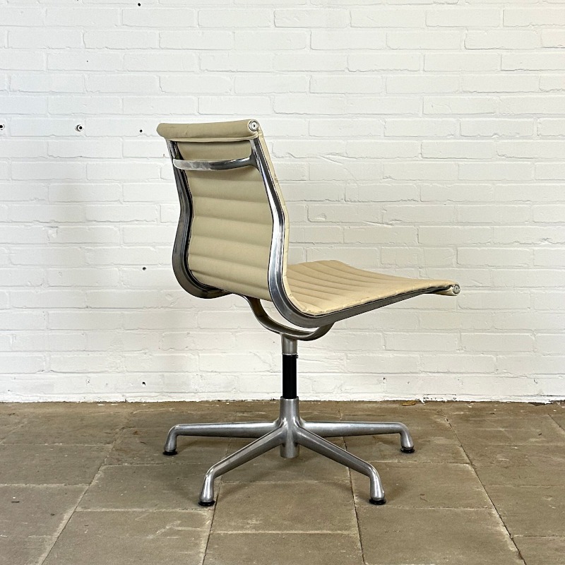 Herman Miller Ea 106 Draaibare Crème Leren Designstoel image 7