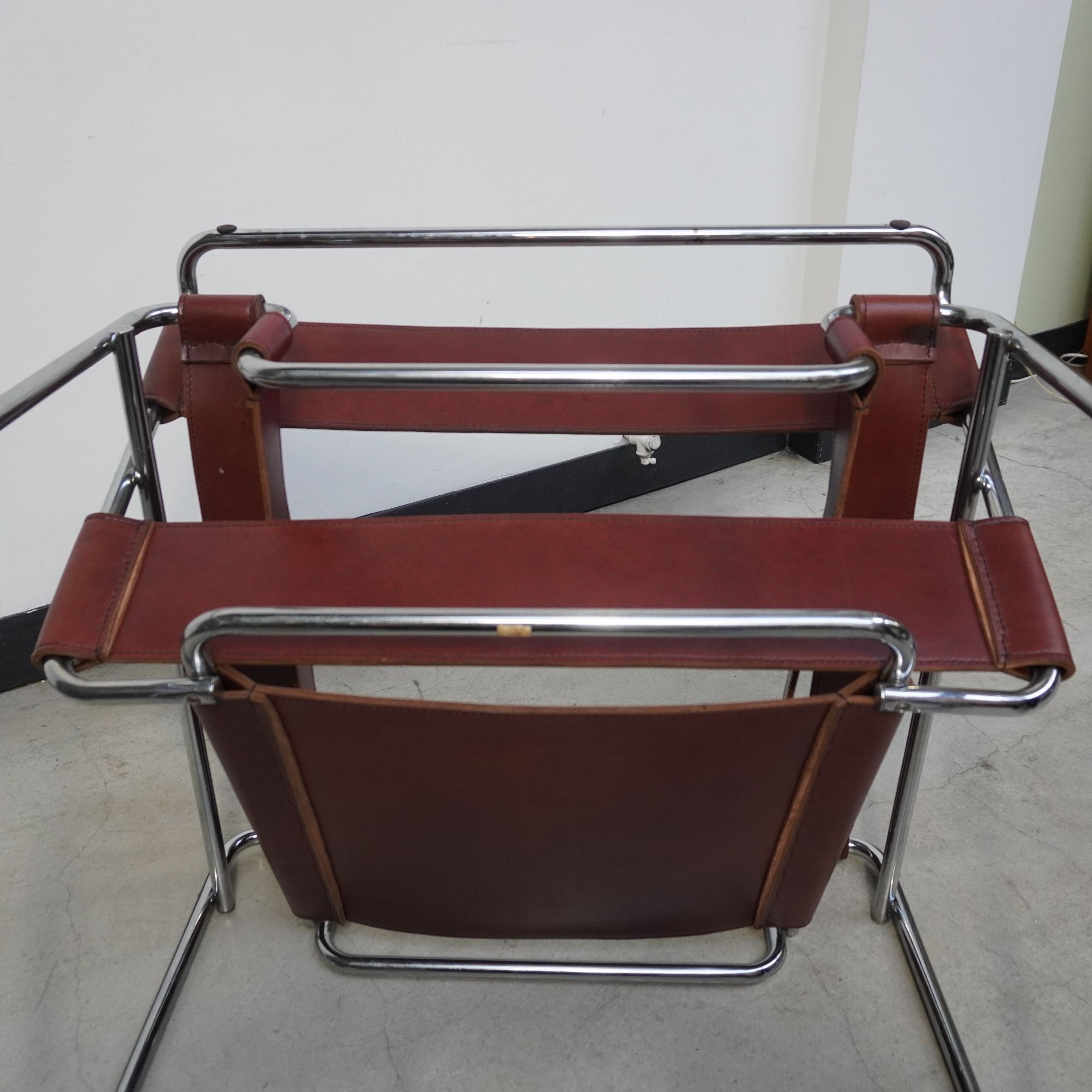 TSUTOMU KUROKAWA Mapell / chair ワインレッド Knoll International Fauteuil Leer Rood bij Reliving