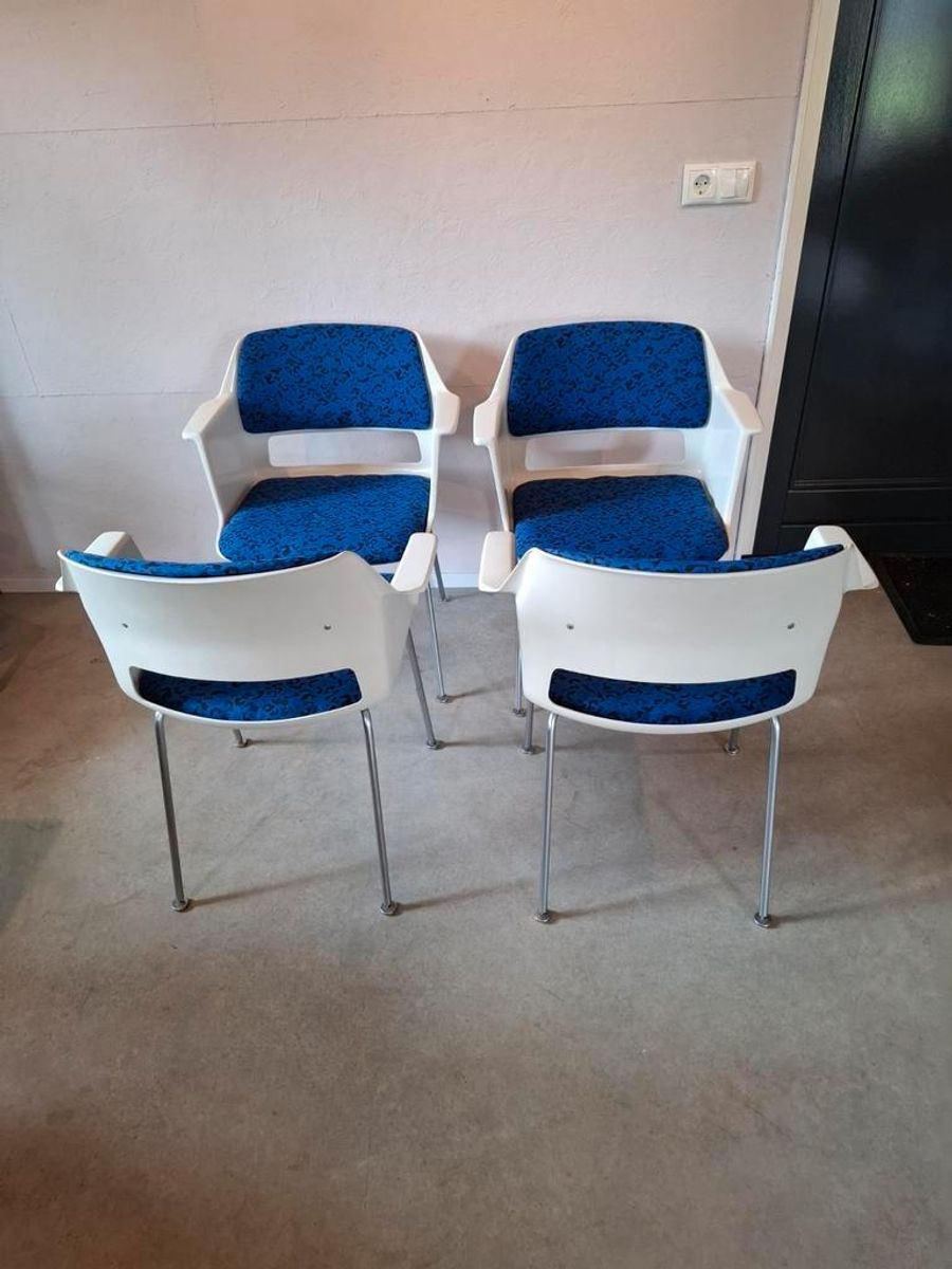 4 + 1 Vintage Gispen 2225 Stoelen image 4