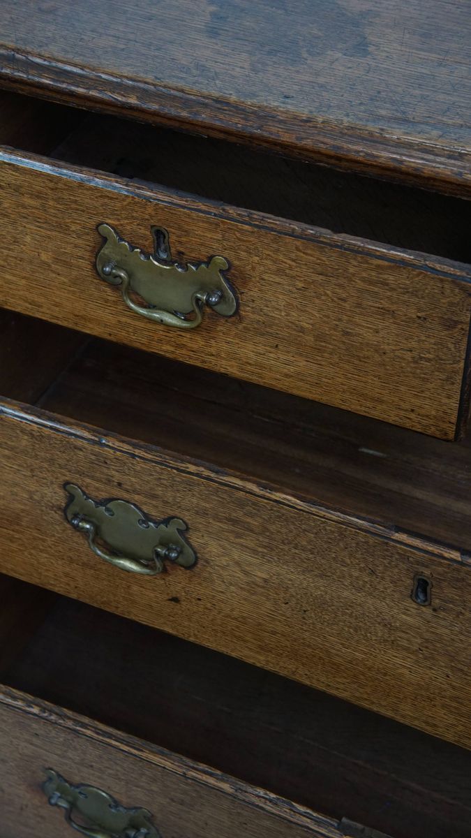 Prachtige Antieke Engelse Eikenhouten Ladekast Uit De 18e Eeuw Met Originele Details image 15