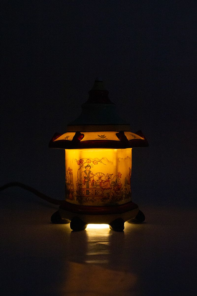 Elka Gdr Vintage Porseleinen Parfumlamp Pagode Met Japanse Voorstelling image 4