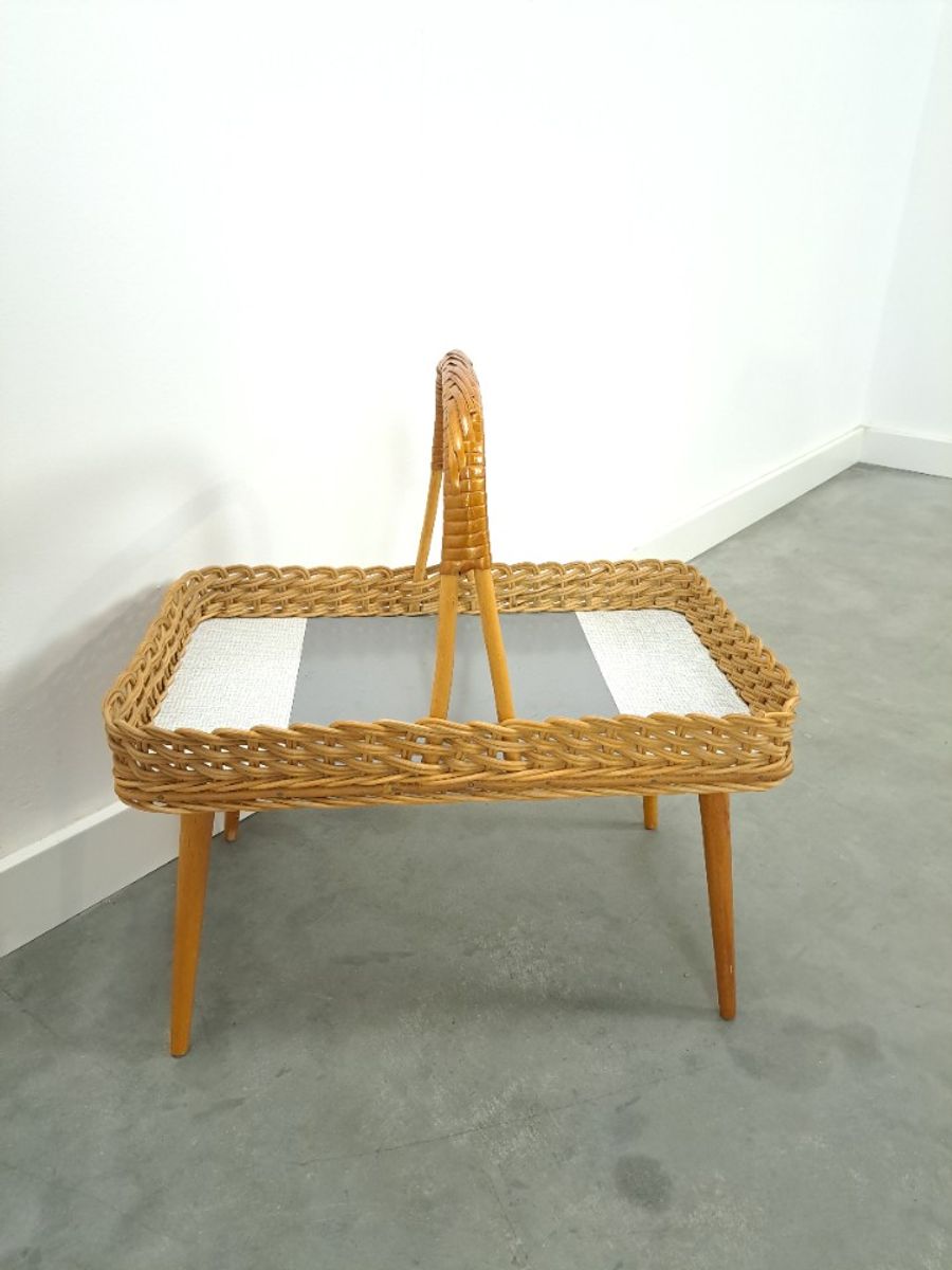 Rotan Dienblad Op Poten Met Grijs Formica image 5