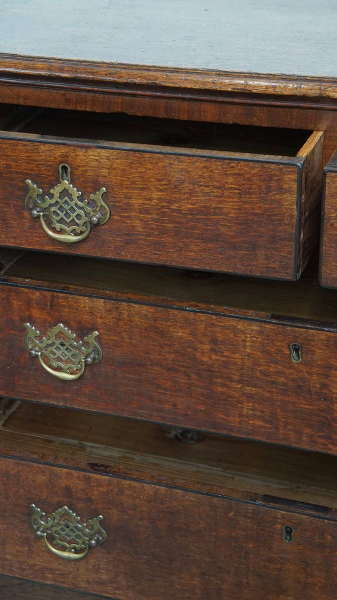 Niet Veel Voorkomende Klassieke Lage Antieke Engelse Ladekast/ Chest On Chest Uit De 18e Eeuw image 13