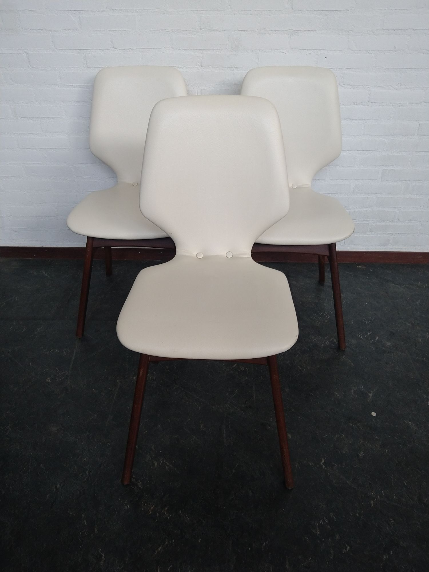 3x Scandinavische Mid Century Eetstoelen image 2