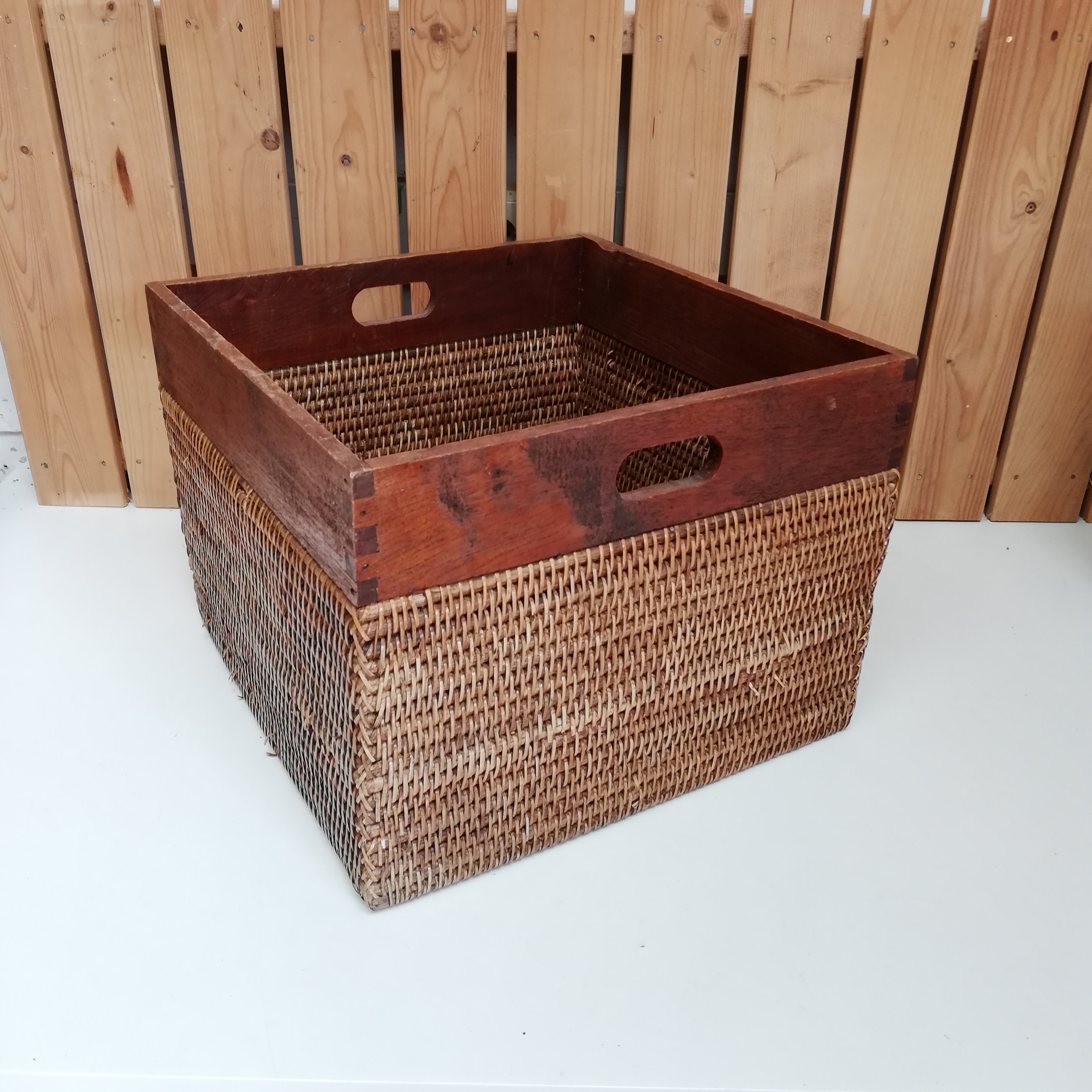 Rotan Opbergbak Met Houten Rand image 3