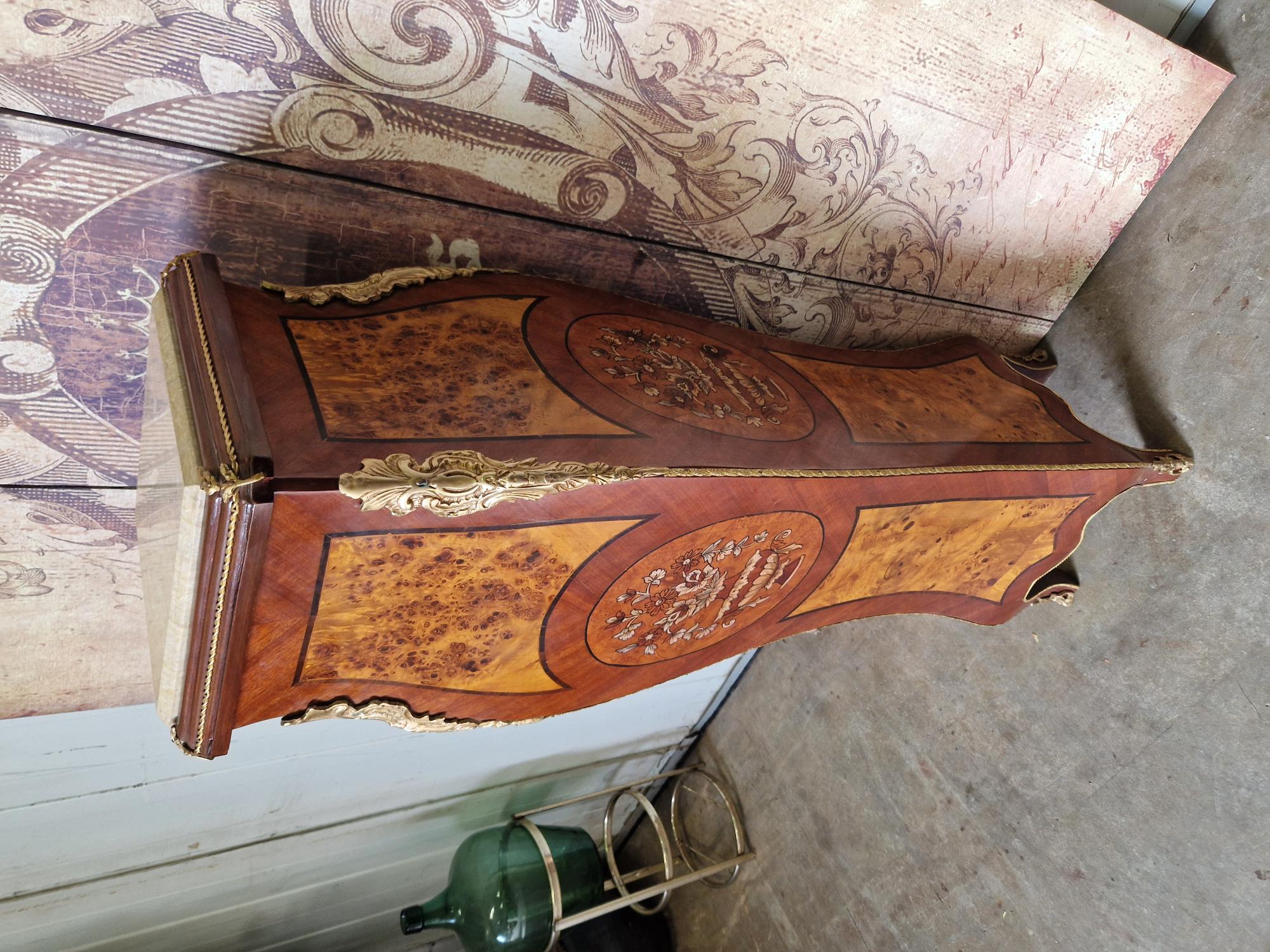 Klassieke Zuil, Plantentafel, Piedestal, Wortelfineer En Marmeren Blad En Missing Versieringen Afm. 30x30cm En 126cm Hoog. image 4