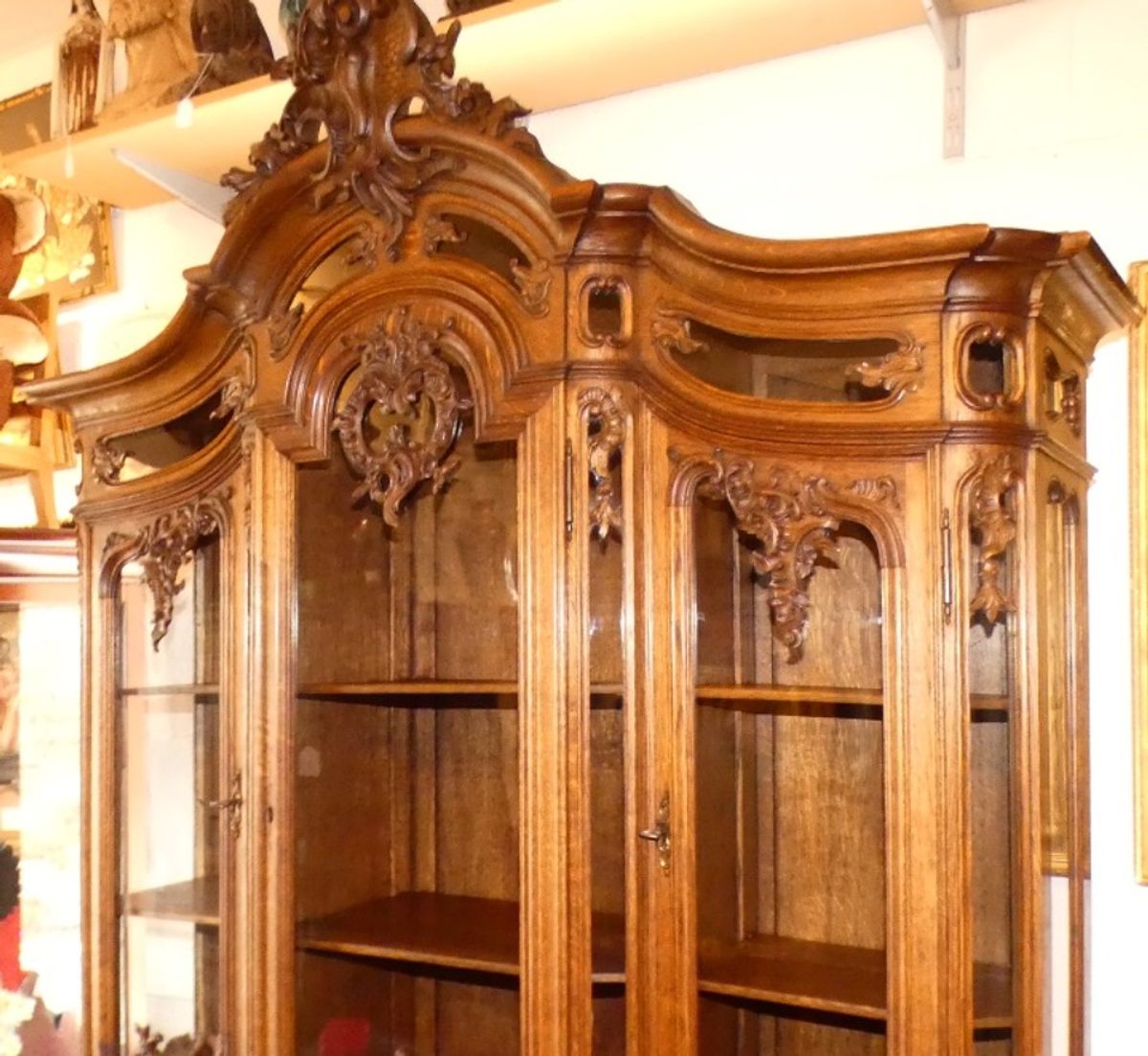 Grote Luikse Deux Corps Vitrinekast. image 4