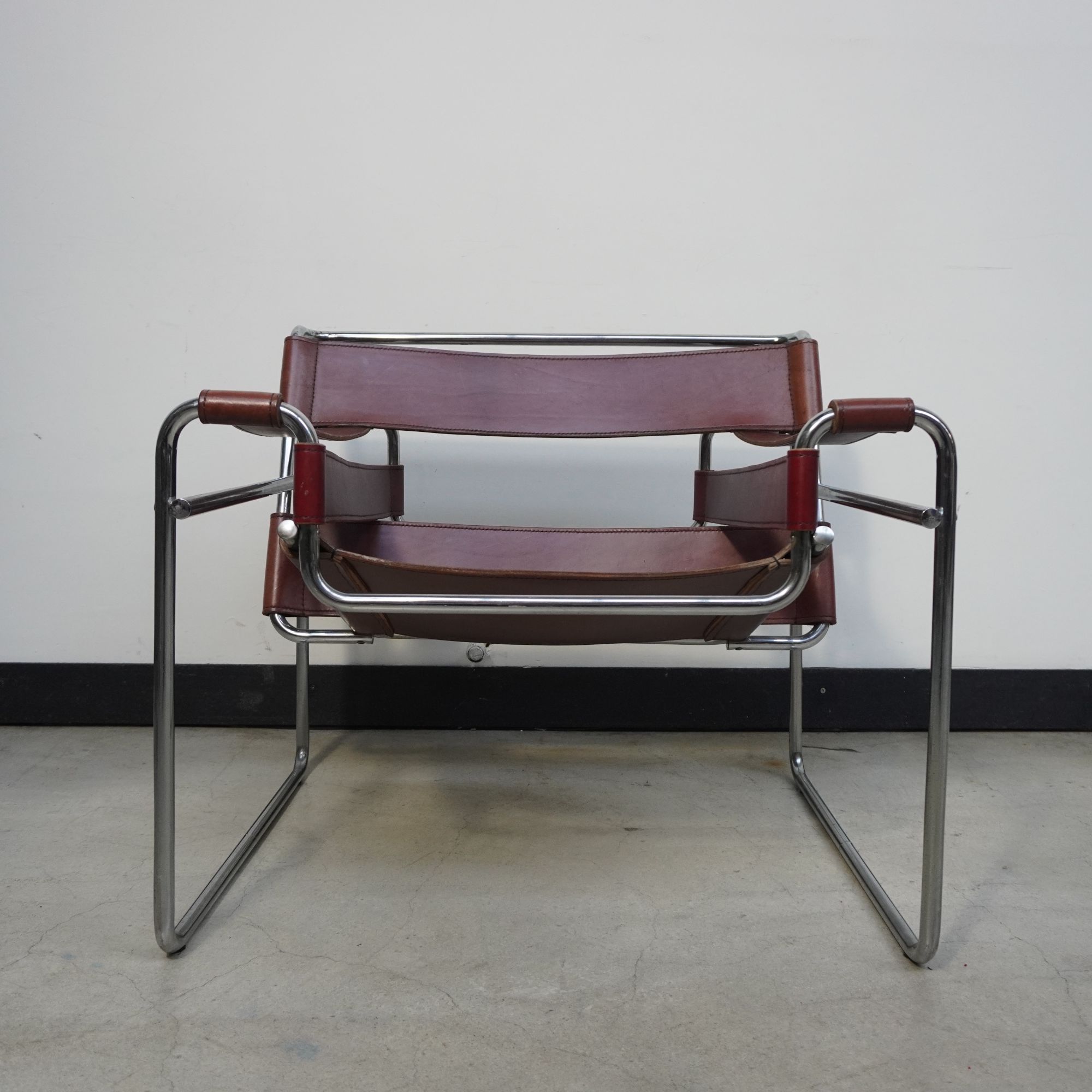 TSUTOMU KUROKAWA Mapell / chair ワインレッド Knoll International Fauteuil Leer Rood bij Reliving
