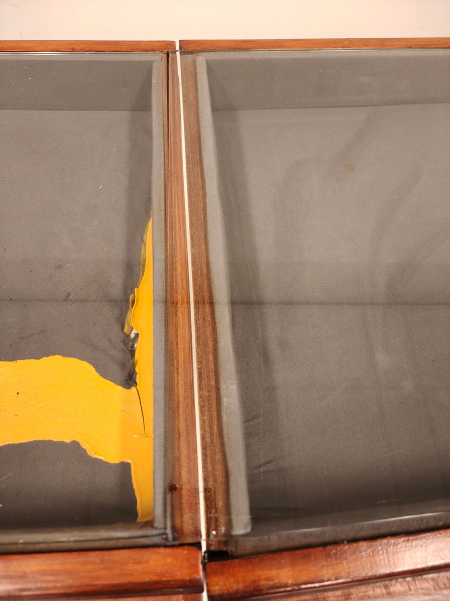 Eikenhouten Museumvitrinekast Uit De Jaren 40-50 – Horizontaal Gebogen Model image 12