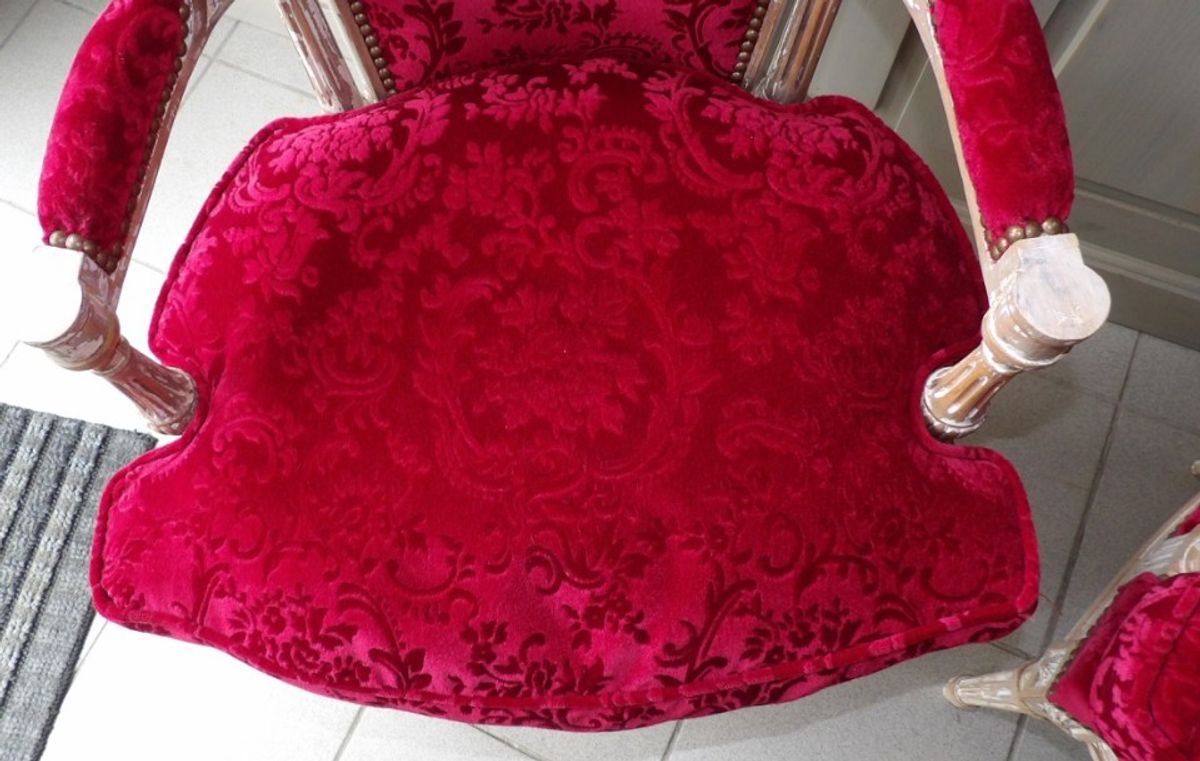 Paar Fijne Gesculpteerde Louis Xvi Periode Cabrioletfauteuils. image 3