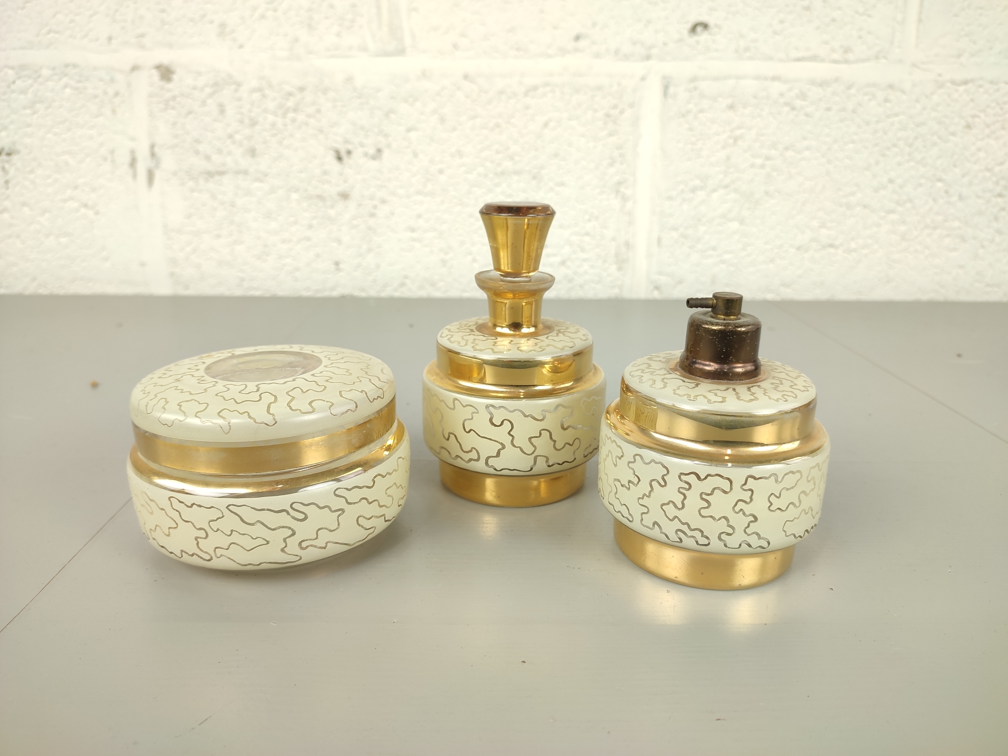 Glazen Parfum / Kaptafel Setje image 2