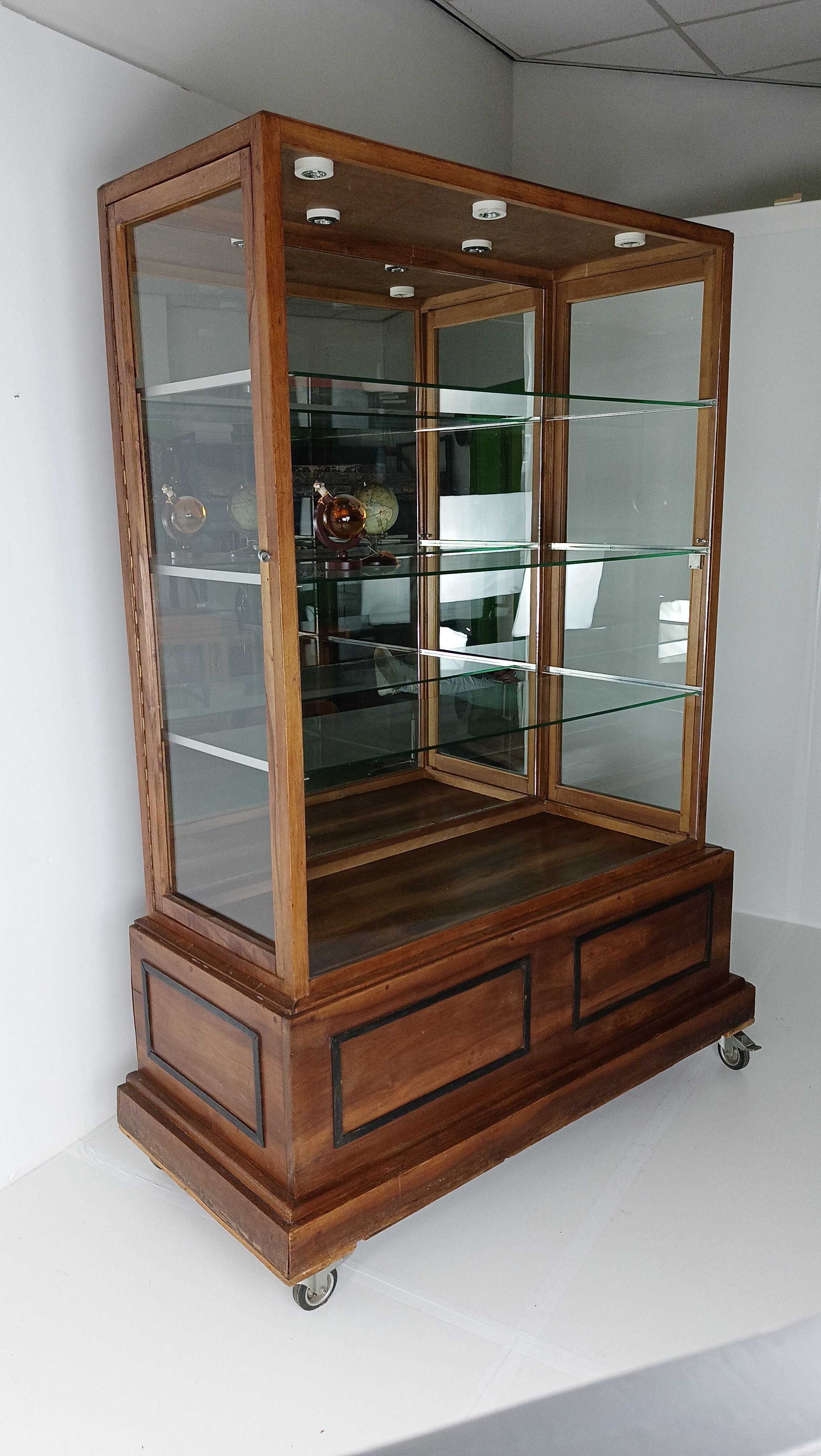 Prachtige Grote Vitrine Kast image 9