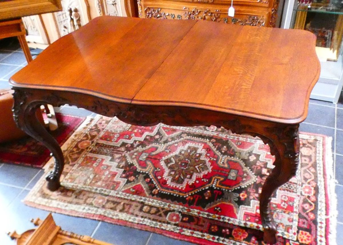 Grote Luikse Tafel Met Prachtig Beeldhouwwerk. image 6