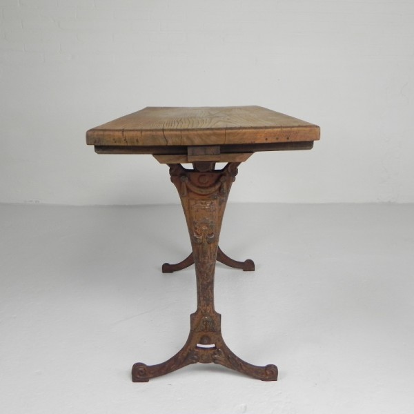 Art Deco Bistrotafel Met Eiken Blad Op Gietijzeren Frame image 17