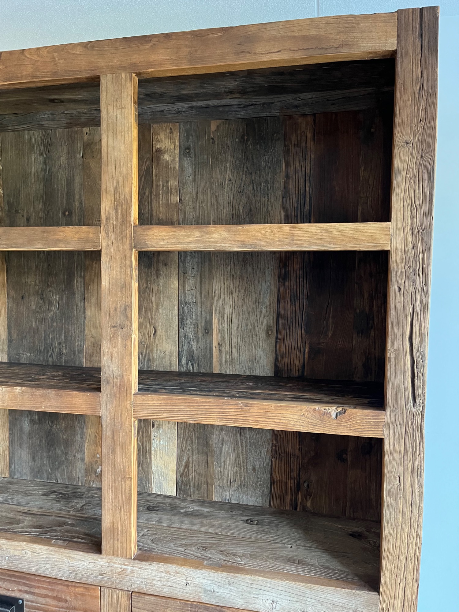 Unieke Kast Van Gerecycled Elmhout – Stoer, Robuust En Karaktervol image 6