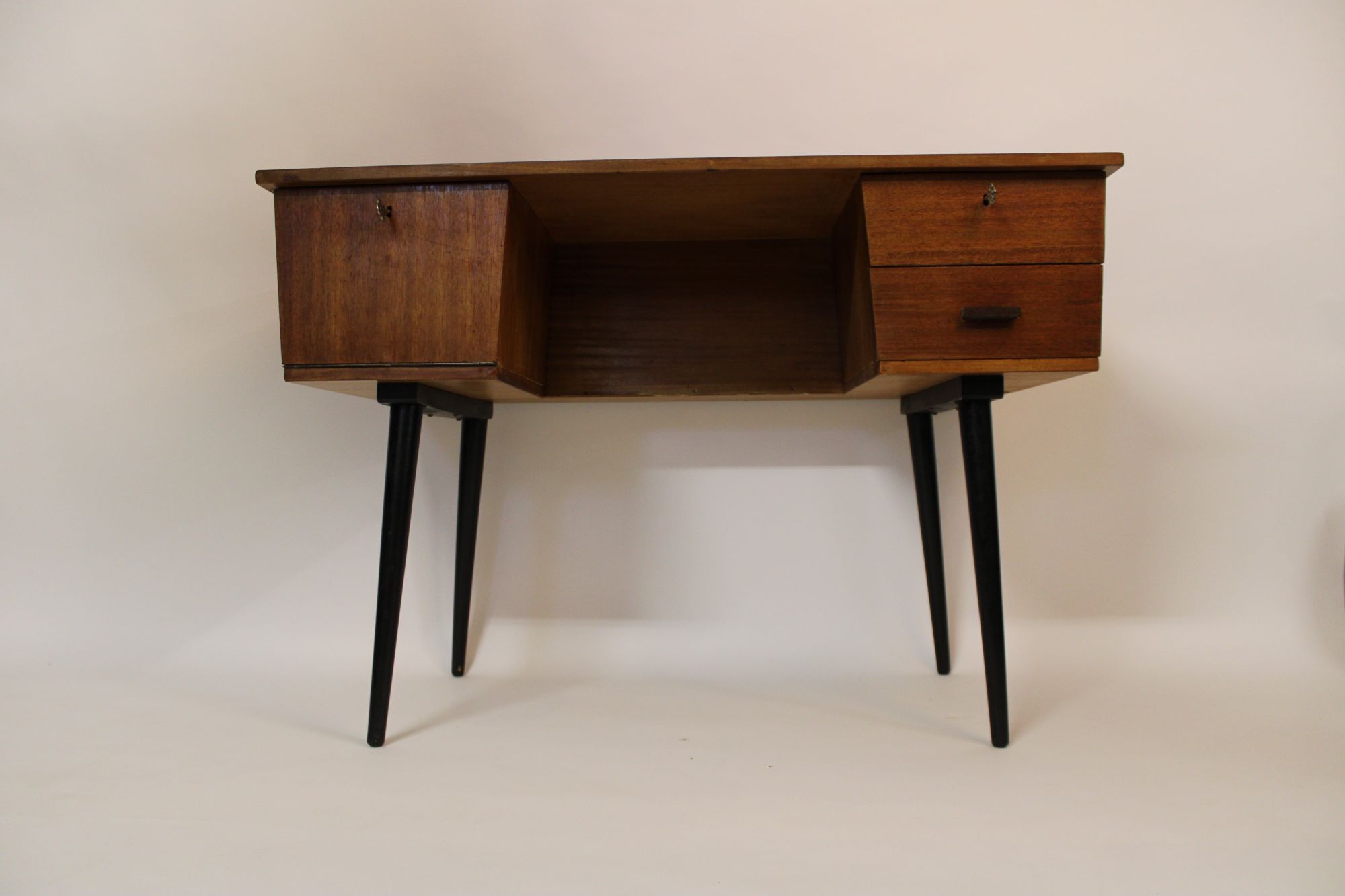 Mid-century Vintage Bureautje – Jaren ’60 – Teak – Design Bureau / Schrijftafel / Retro Meubel image 2