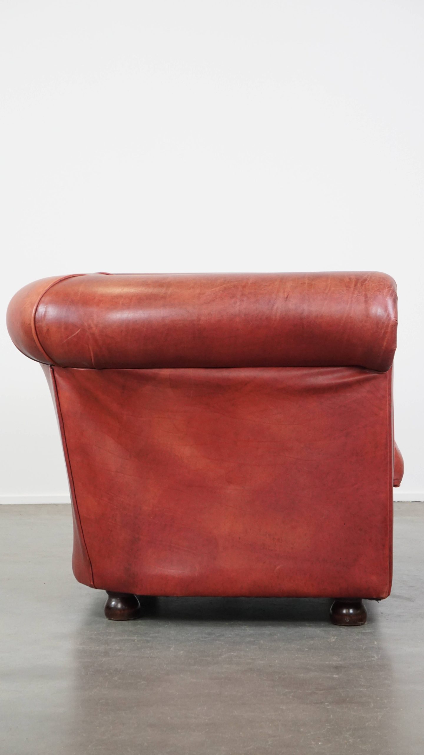 Klassieke, In Goede Staat Verkerende Gladde Rundleren Engelse Chesterfield Clubfauteuil image 4