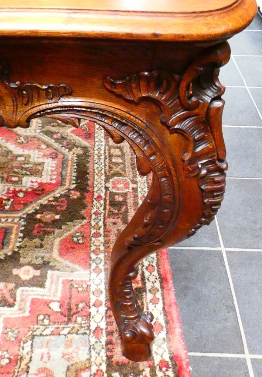 Grote Luikse Tafel Met Prachtig Beeldhouwwerk. image 4