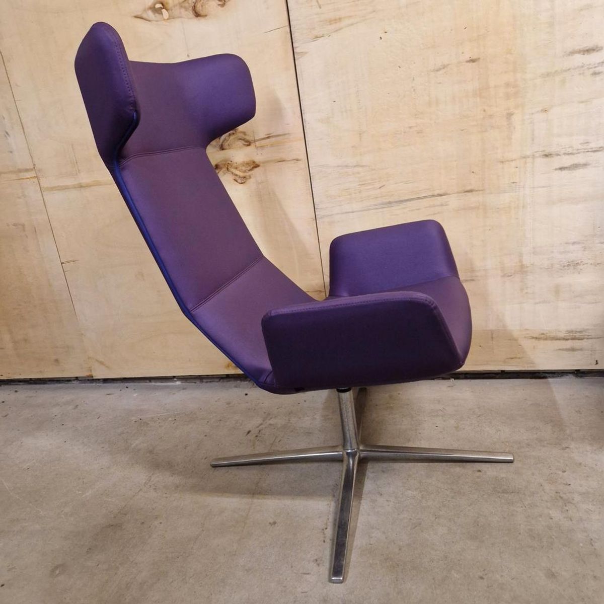 Stijlvolle Strakke Lexi Lounge Paarse Draaifauteuil image 4
