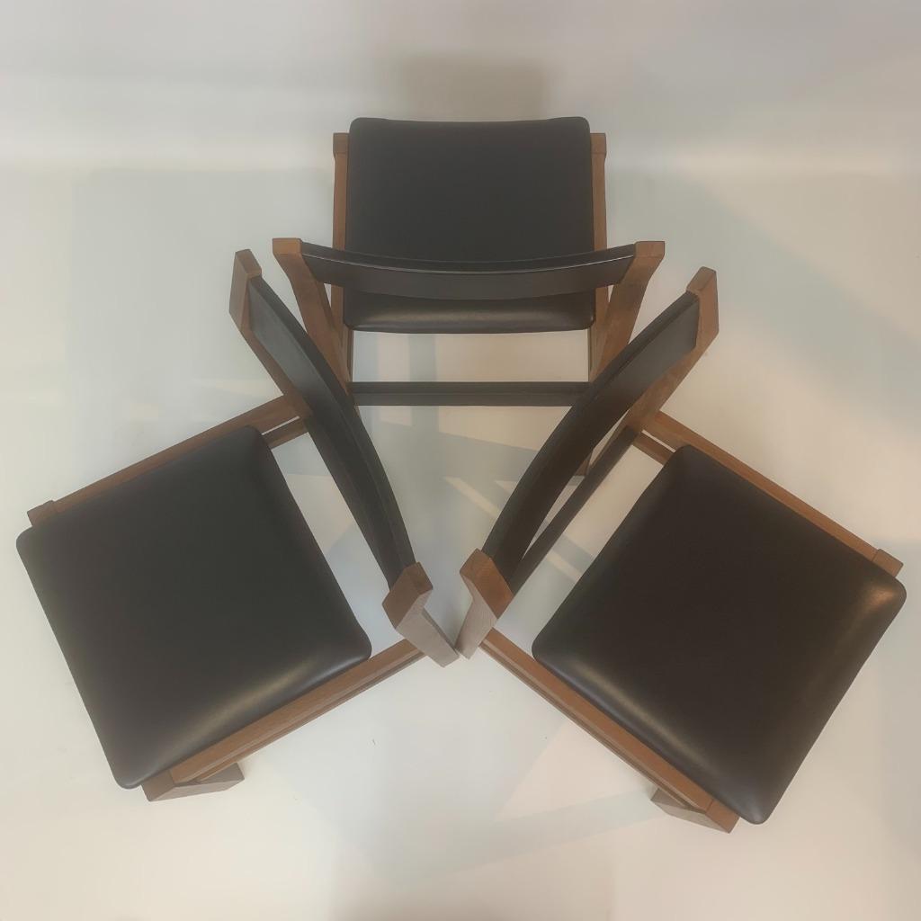 Eetkamerstoelen Van Pieter De Bruyne Voor V-form image 17