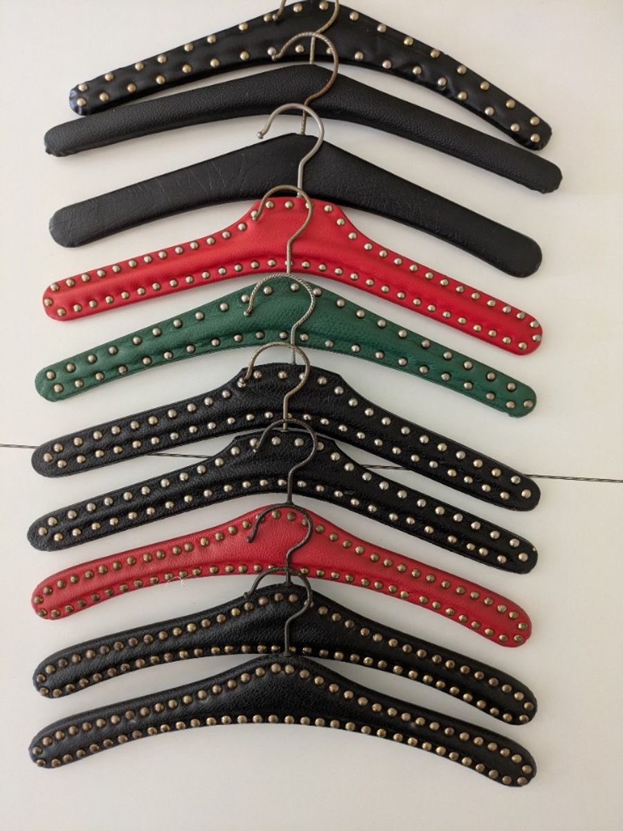 Kleerhangers image 2