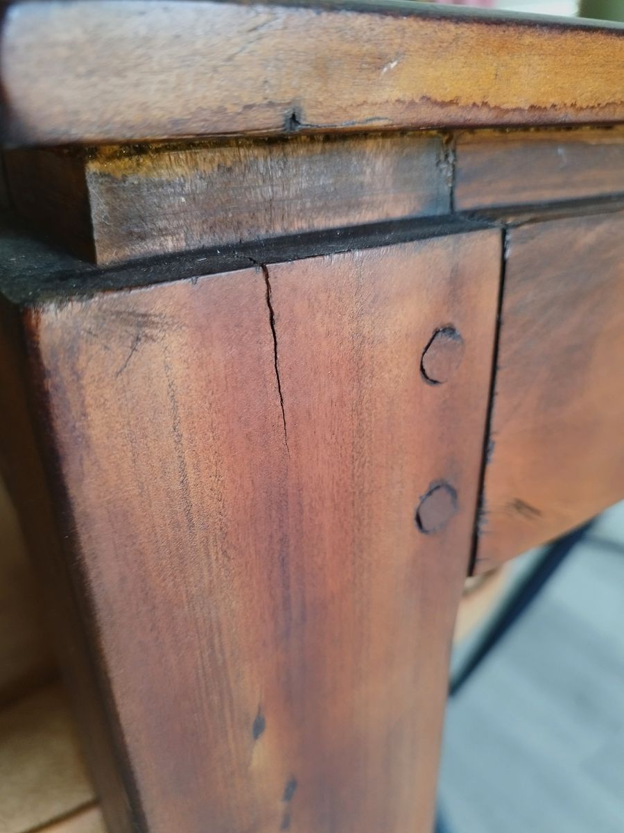 Robuuste Houten Eettafel Met Karakter image 3