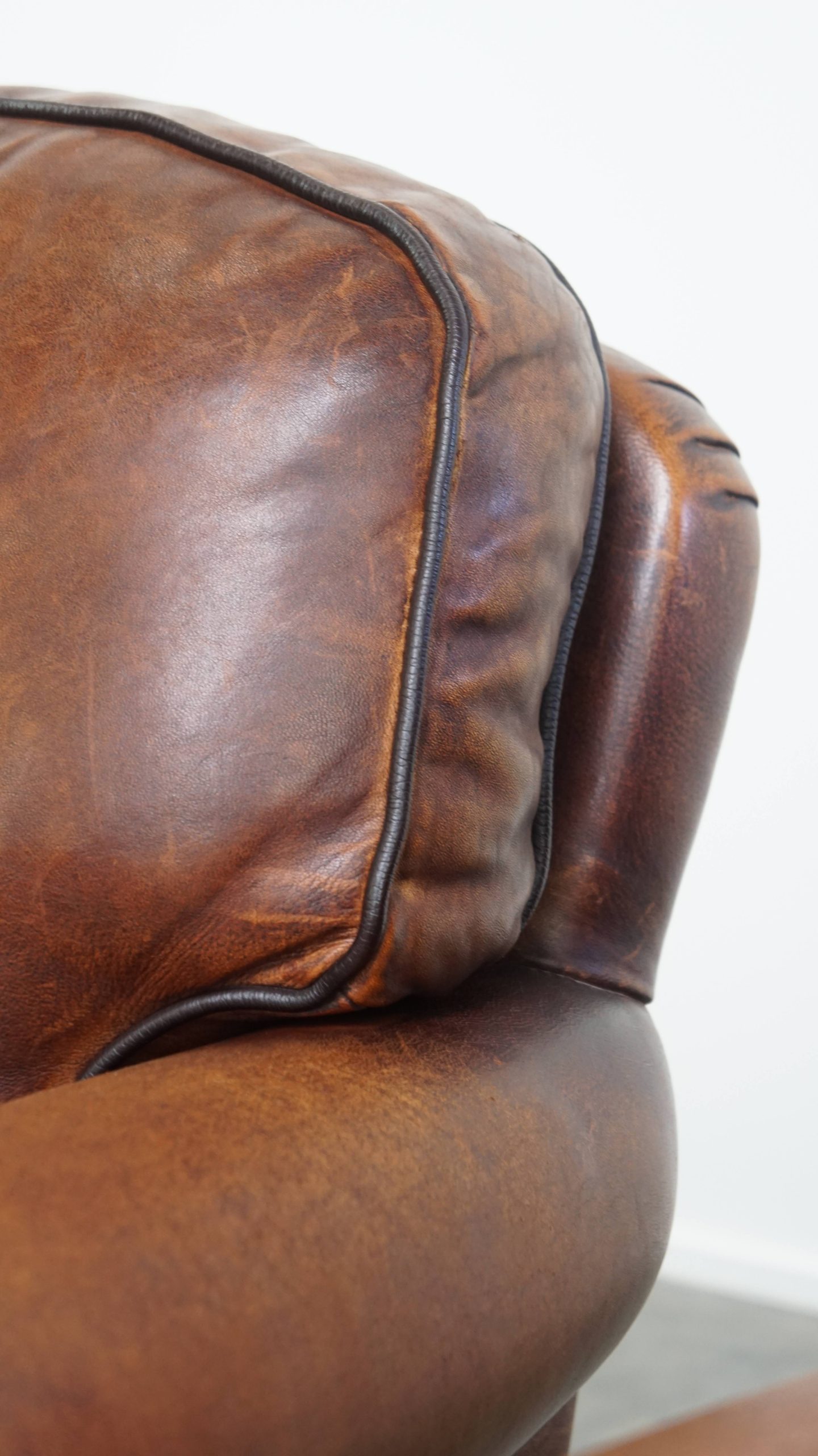 Set Van 2 Schapenleren Armchairs In Engelse Stijl Met Een Unieke Vormgeving En Mooie Kleuren image 15