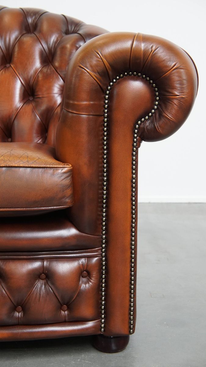 Mooie En Complete Set Van Een 2,5 Zits En 2 Zits Bruine Engelse Rundleren Chesterfield Bank image 11