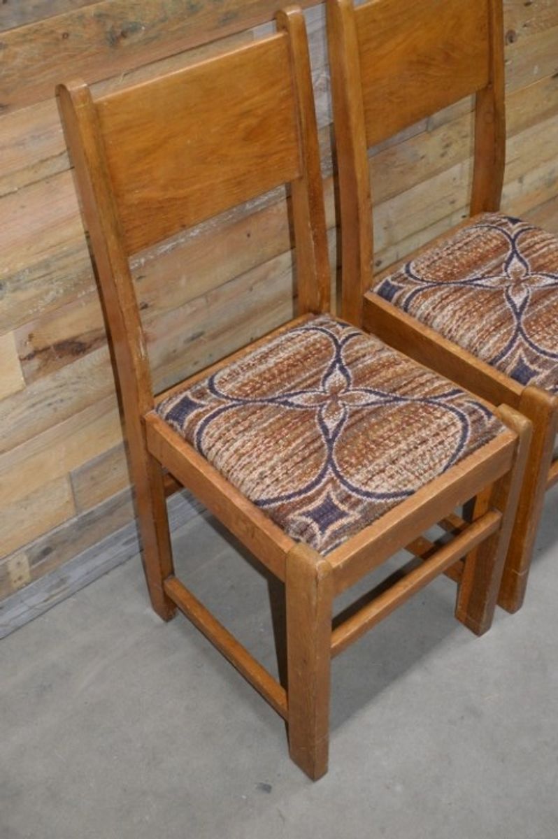 2 Ouderwetse Eiken Stoelen image 5