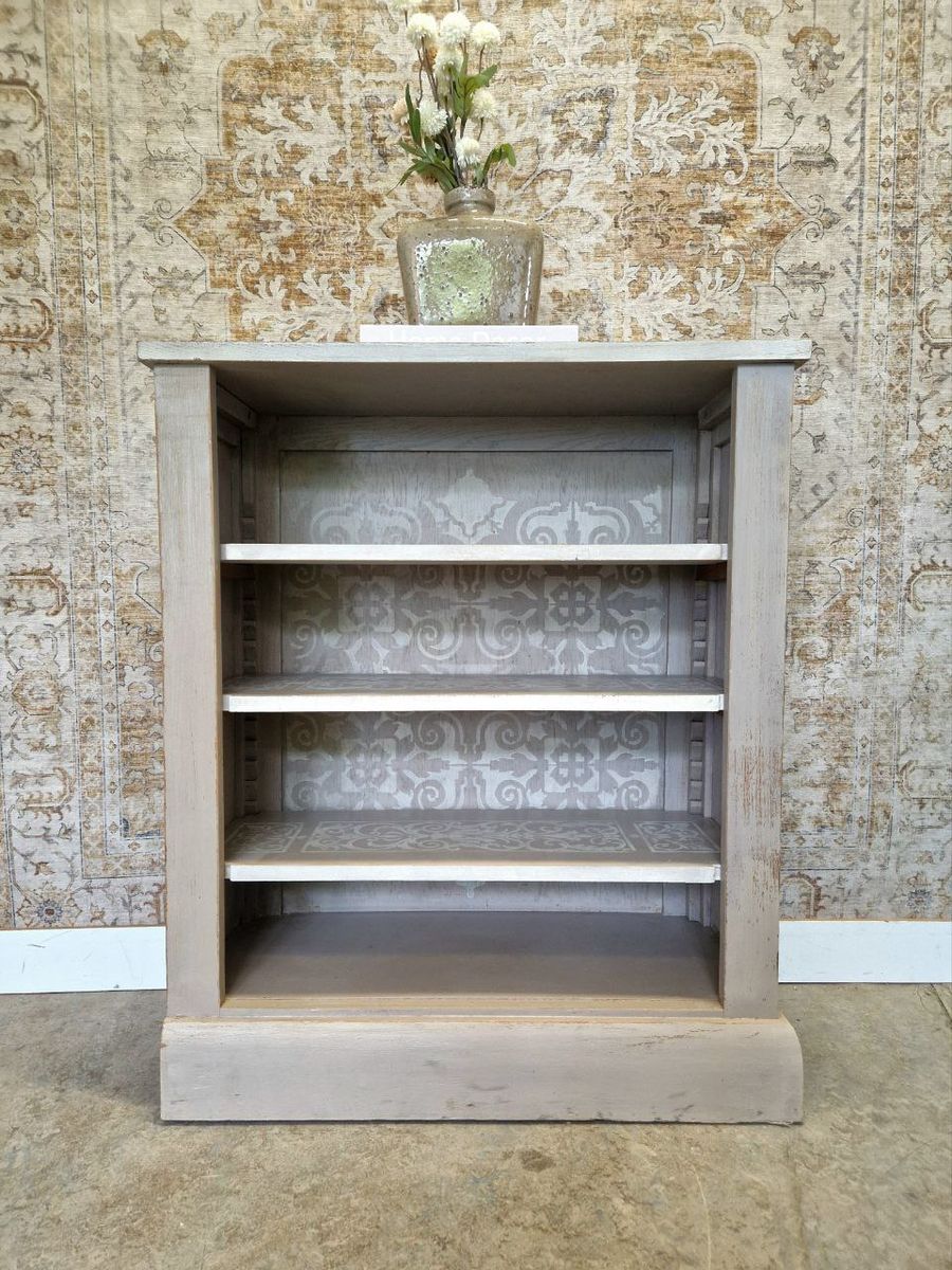 Shabby Chic Kastje/ Unieke Handbeschilderde Kastje image 8