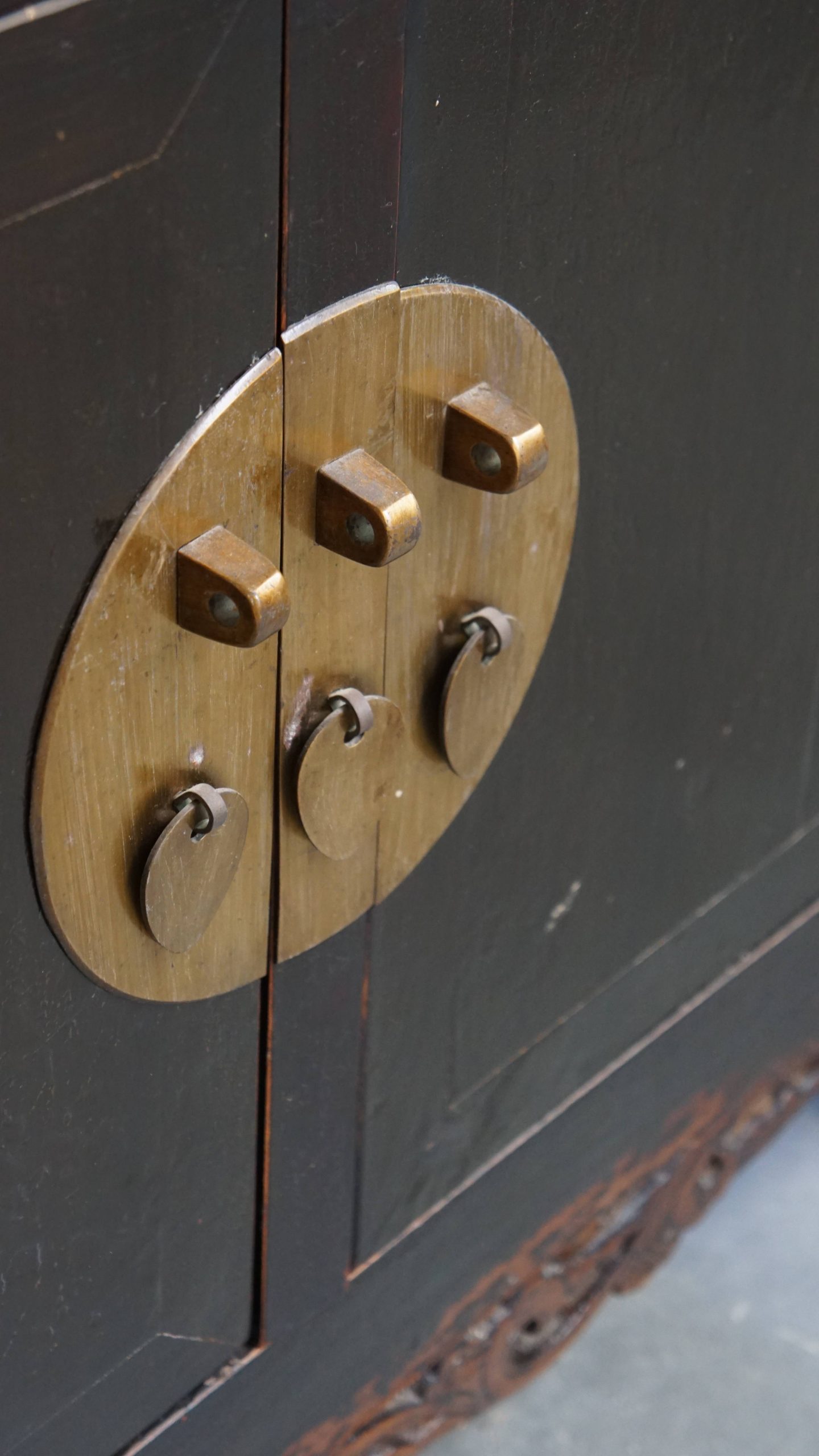Antiek Houten Chinees Dressoir/ Altaar In Een Warme Donkere Kleur En Mooie Details image 10