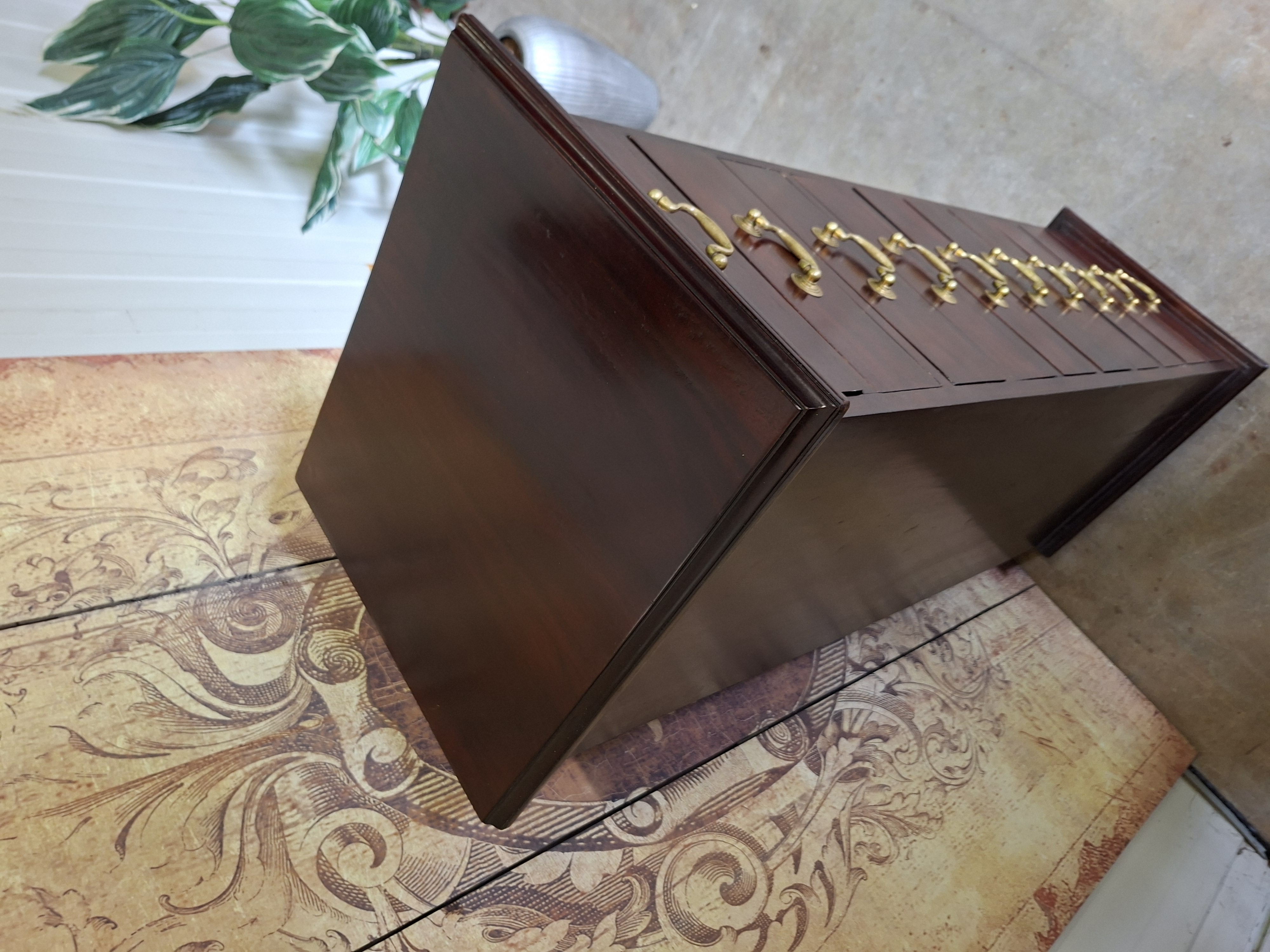 Klassieke Engelse Ladekast, Apothekerskast, Archiefkast, Afm, 41x47cm En 137cm Hoog. image 5