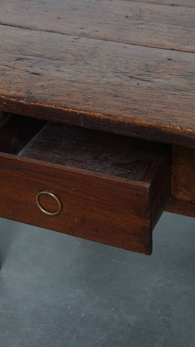 Charmante En Praktische Antieke Franse Salontafel Met Opvallende Kleuren Een Mooi Patina image 12