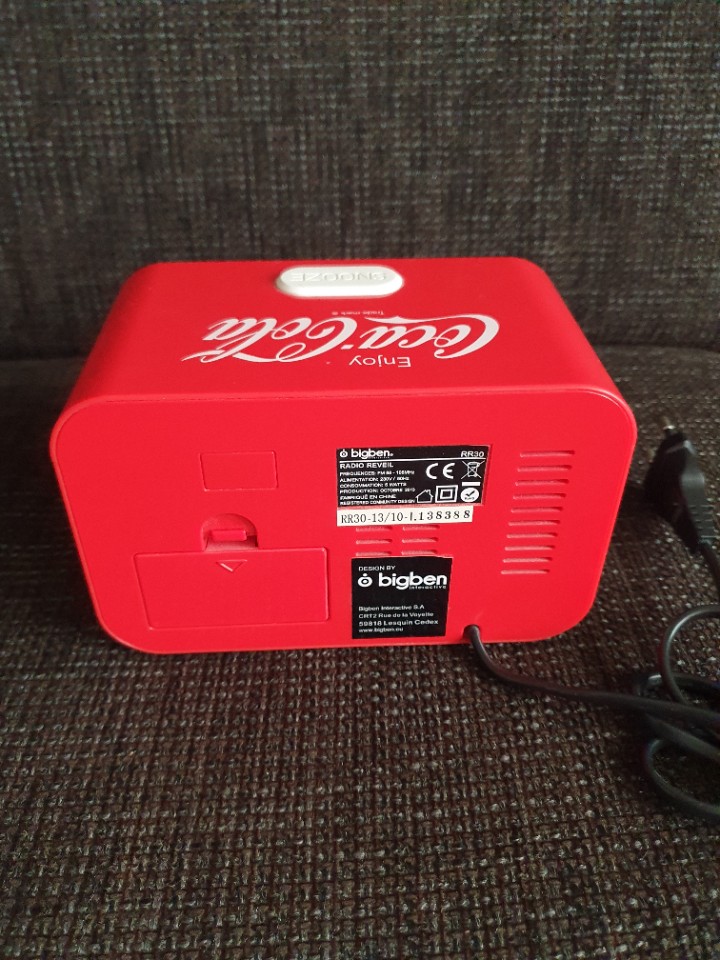 Bekijk Coca Cola Classic Wekkerradio. Vintage op Reliving 🤩