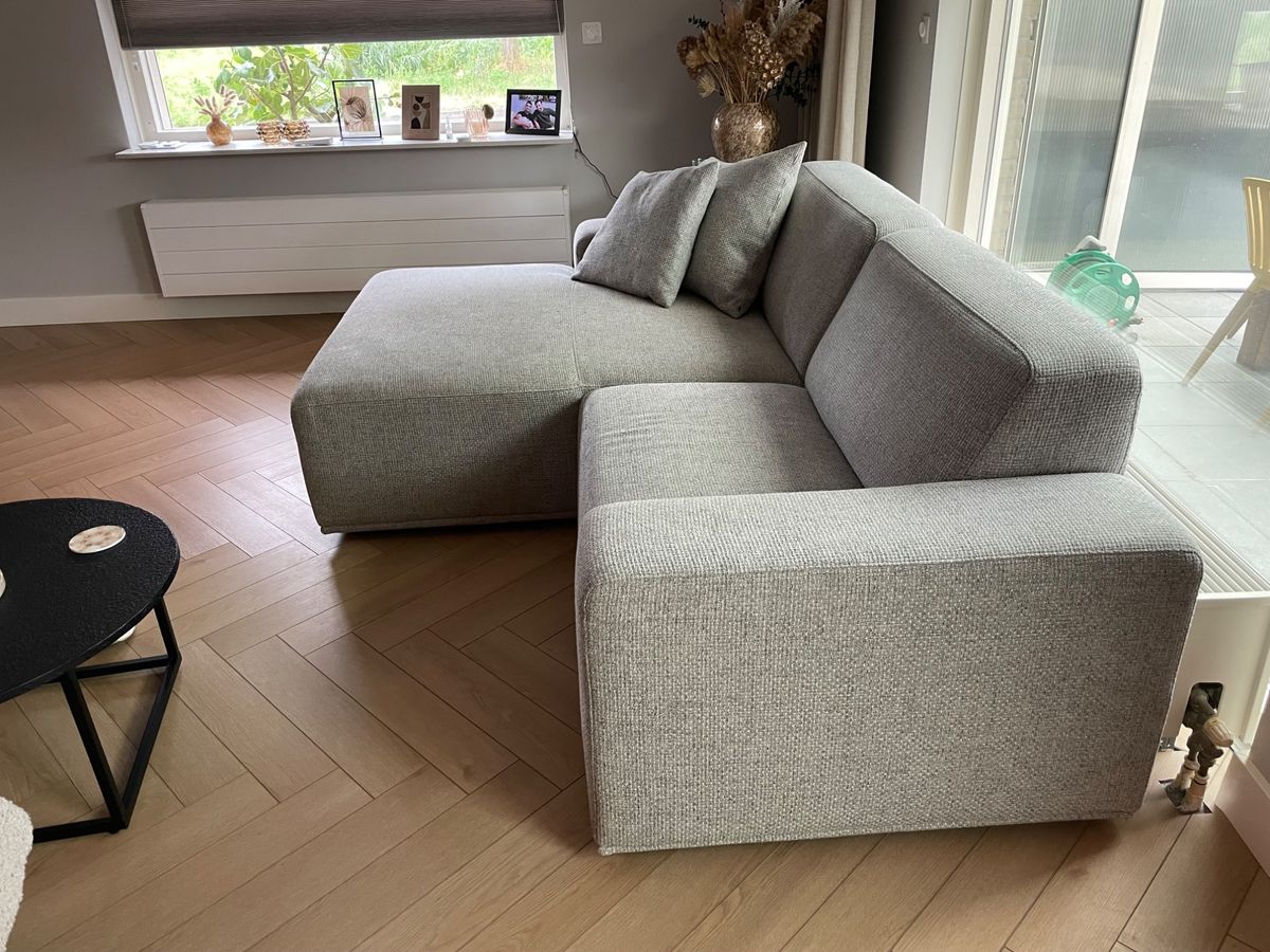 Ruime Grijze Bank Met Chaise Longue image 4